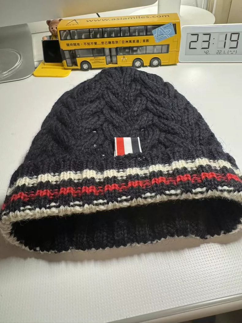 Thom Browne Thom Browne Pure Wool Cable Knit Beanie - dmc Size ONE SIZE - 8 Thumbnail