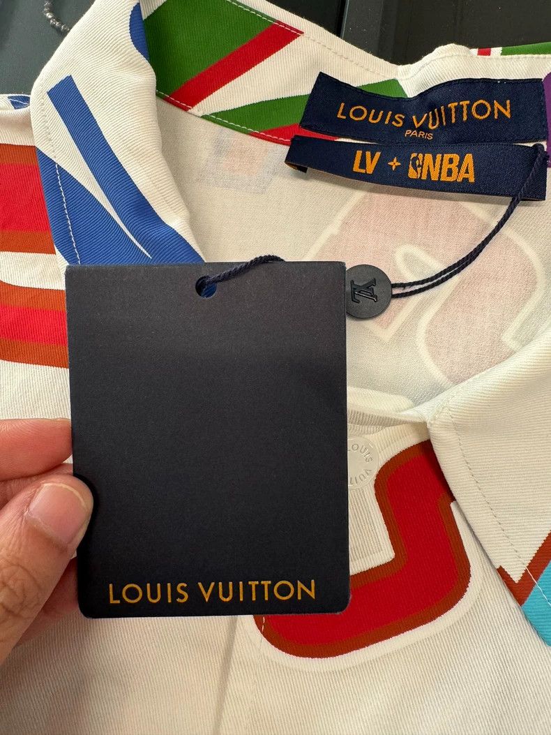 Louis Vuitton Louis Vuitton NBA Graphic Short Sleeve Shirt-yf Size US XXL / EU 58 / 5 - 3 Thumbnail
