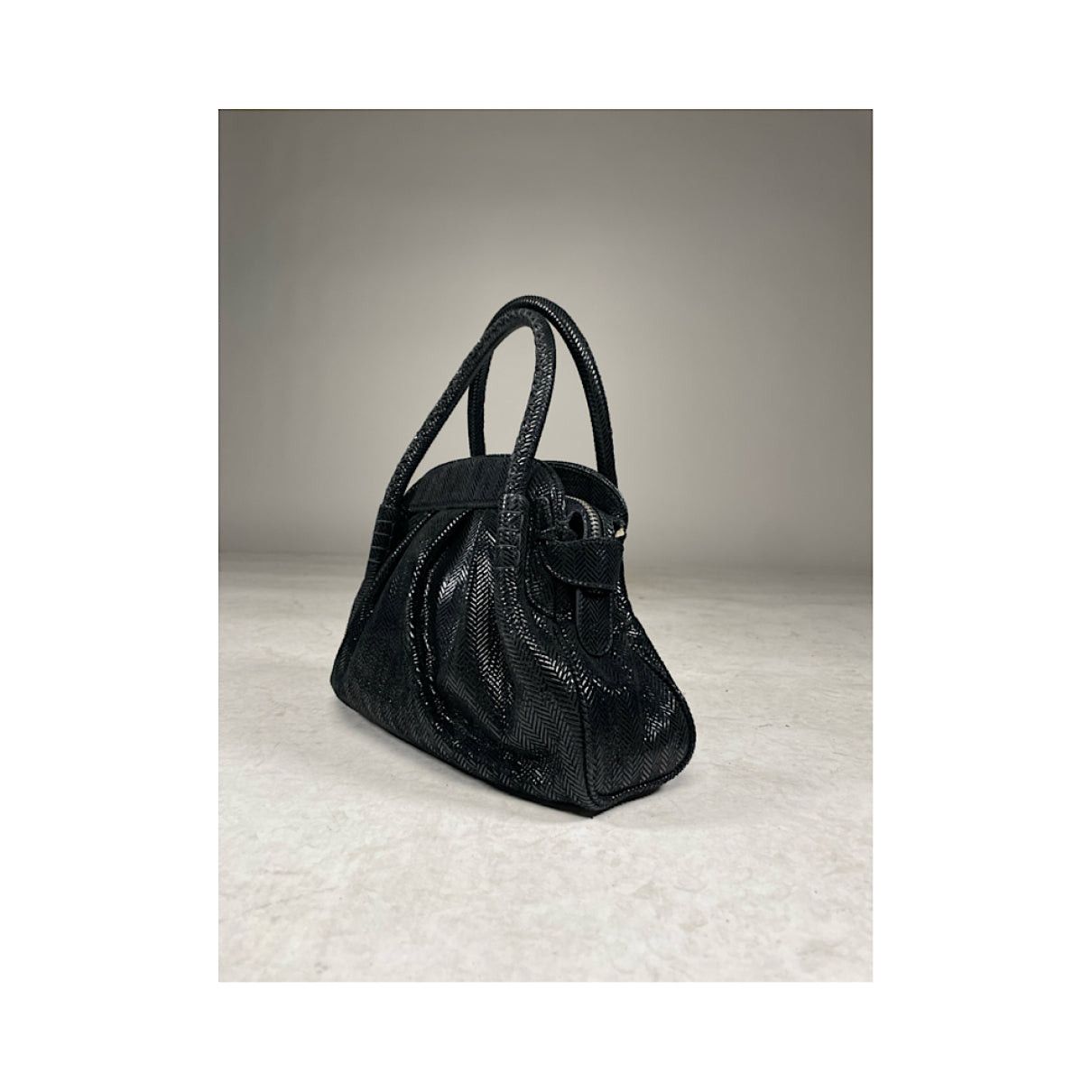 Giorgio Armani Black Leather Handbag Size ONE SIZE - 2 Thumbnail