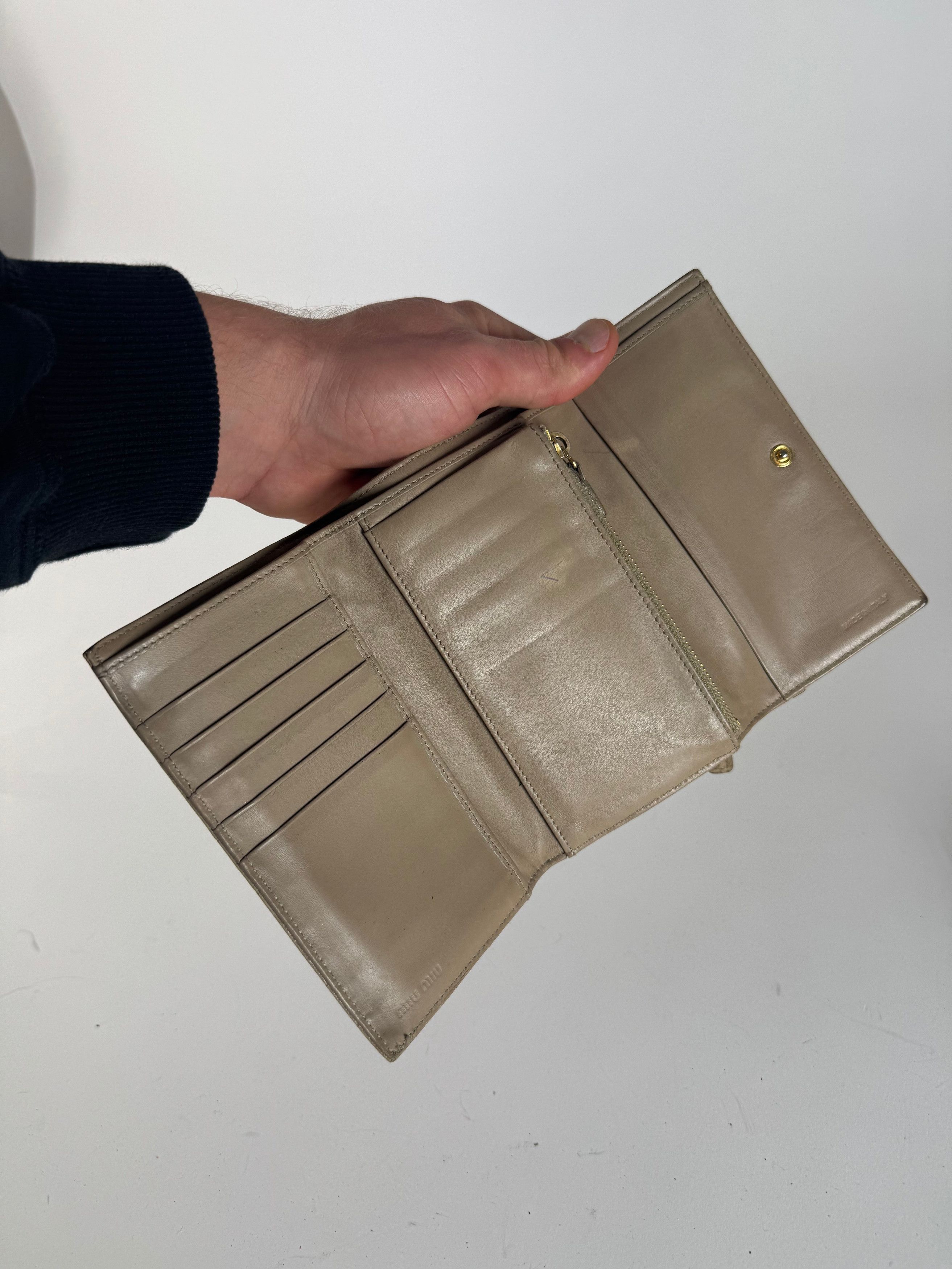Miu Miu Vintage Leather Wallet beige Size ONE SIZE - 4 Thumbnail