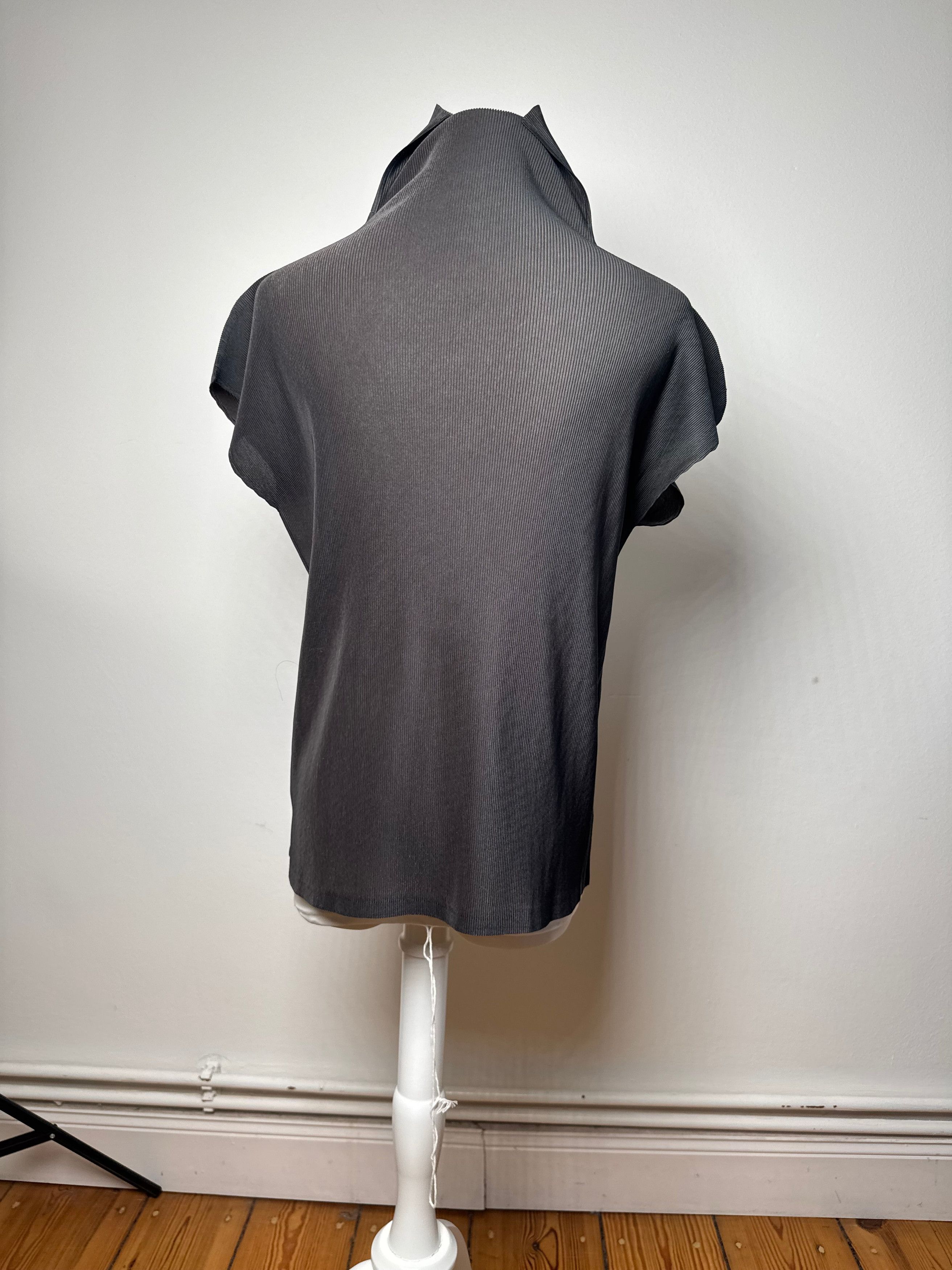 Other Vintage Pleats Please Plissee top Anthracite M Size S / US 4 / IT 40 - 15 Thumbnail