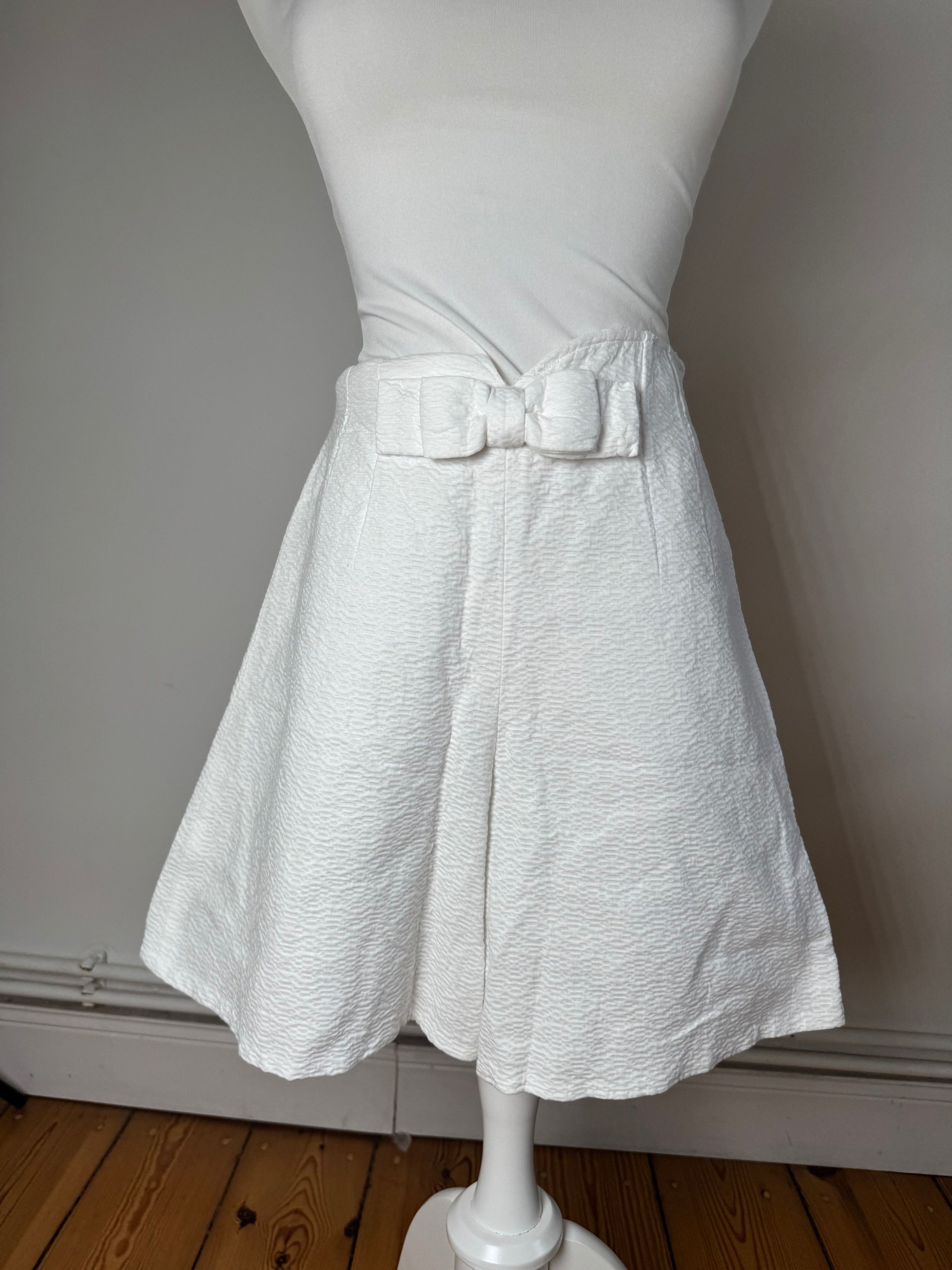 Balenciaga Vintage Shorts 38/M White Size 30" / US 8 / IT 44 - 2 Thumbnail