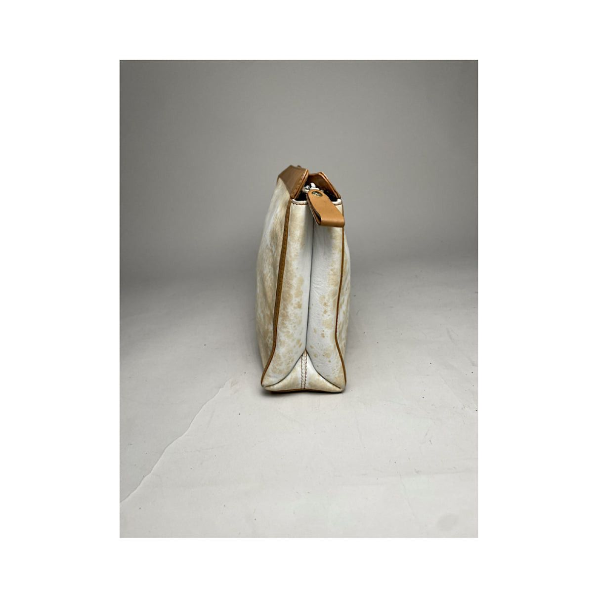 Celine Triomphe Vintage White Leather Clutch Bag Size ONE SIZE - 4 Thumbnail