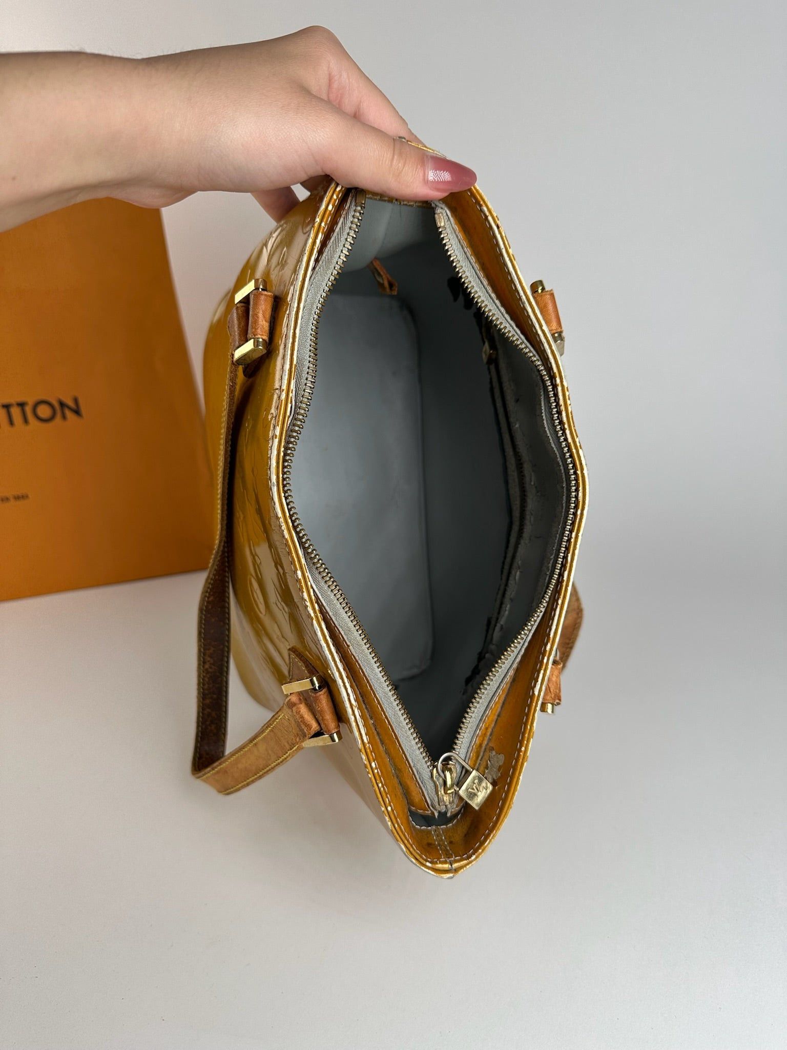 Louis Vuitton Vintage Vernis Leather bag Yellow Size ONE SIZE - 8 Thumbnail