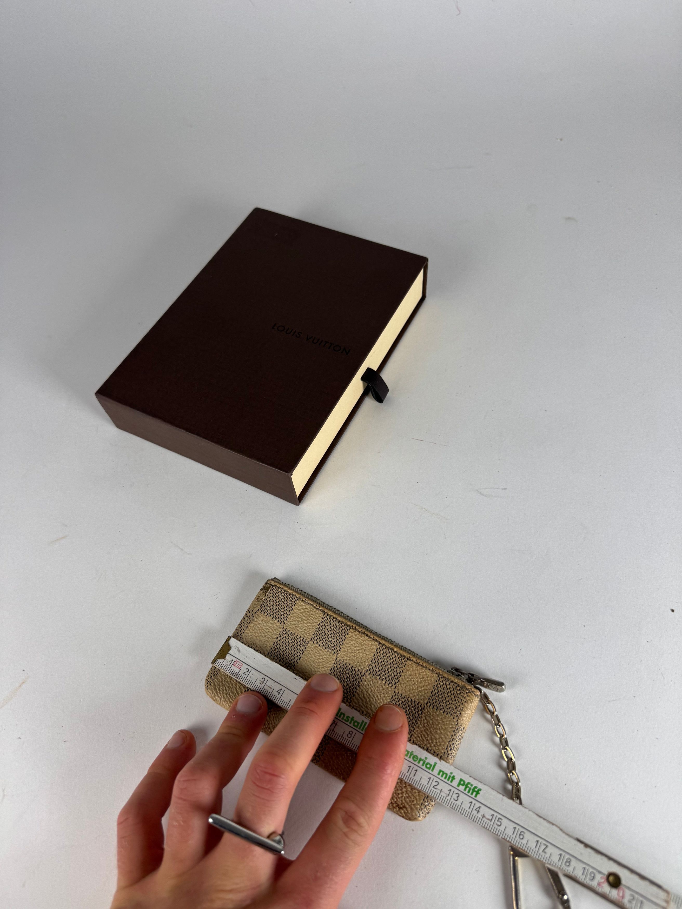 Louis Vuitton Vintage Keychain Card Holder Damier White Size ONE SIZE - 7 Thumbnail