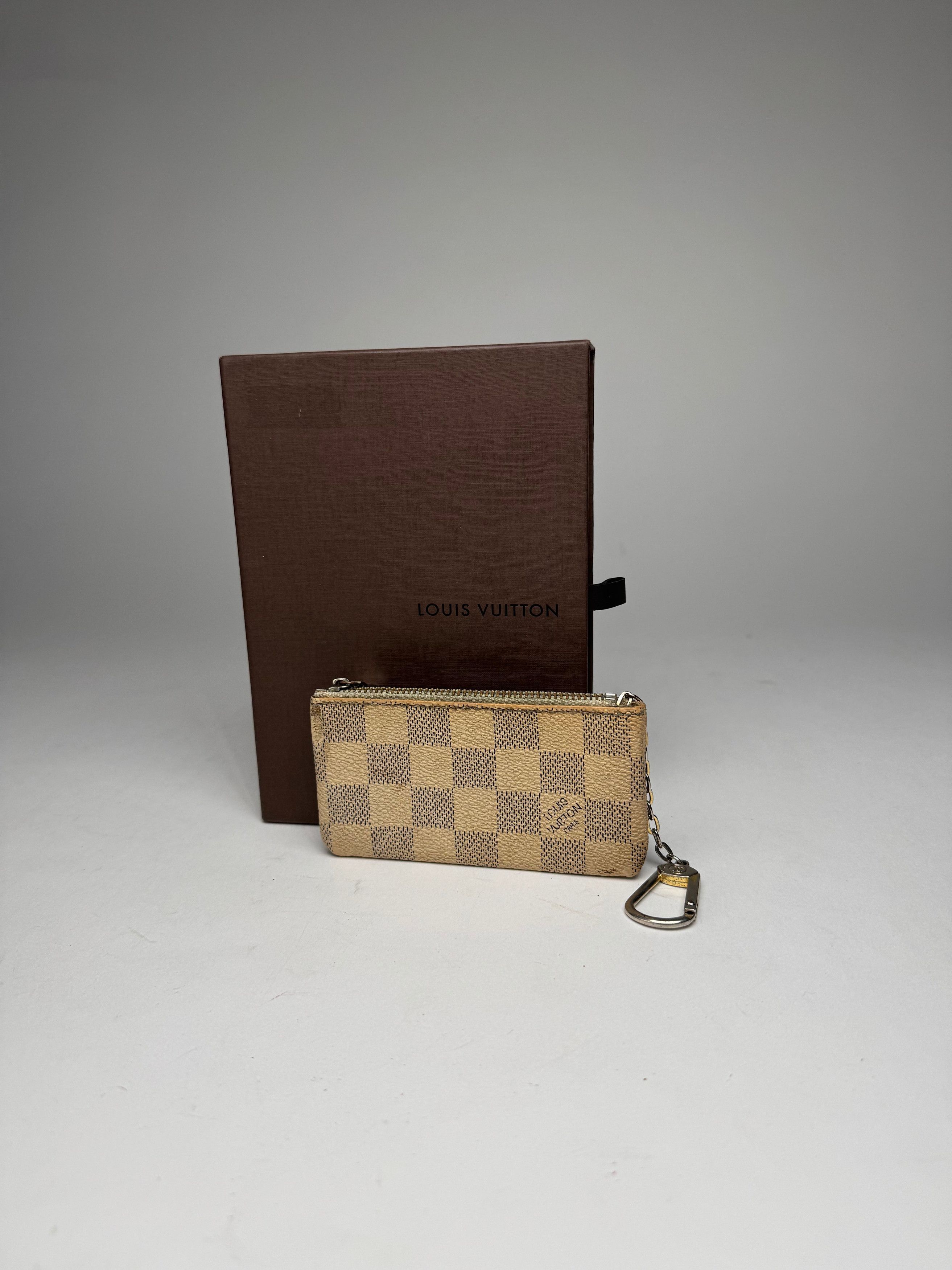 Louis Vuitton Vintage Keychain Card Holder Damier White Size ONE SIZE - 2 Thumbnail