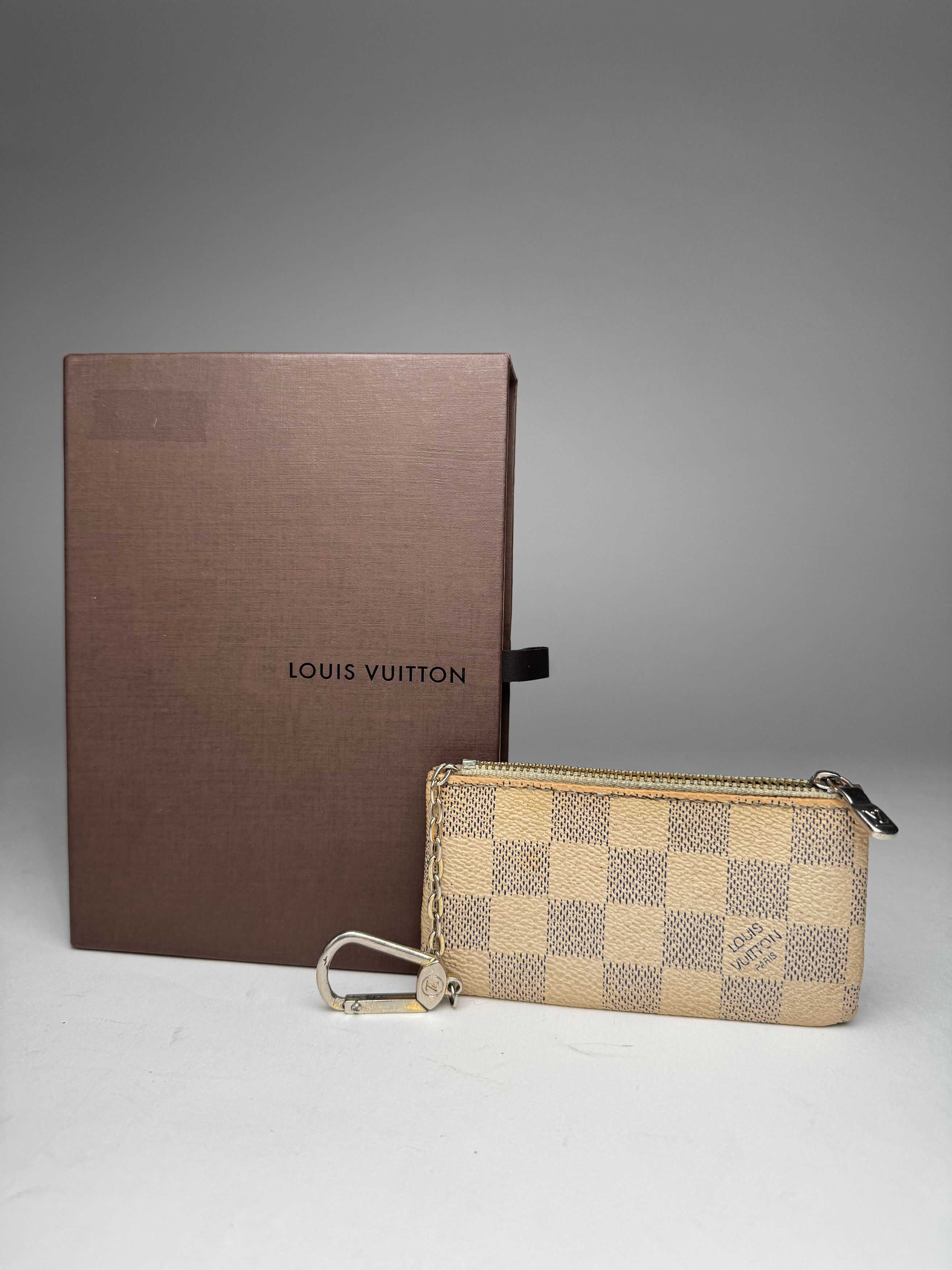 Louis Vuitton Vintage Keychain Card Holder Damier White Size ONE SIZE - 8 Thumbnail
