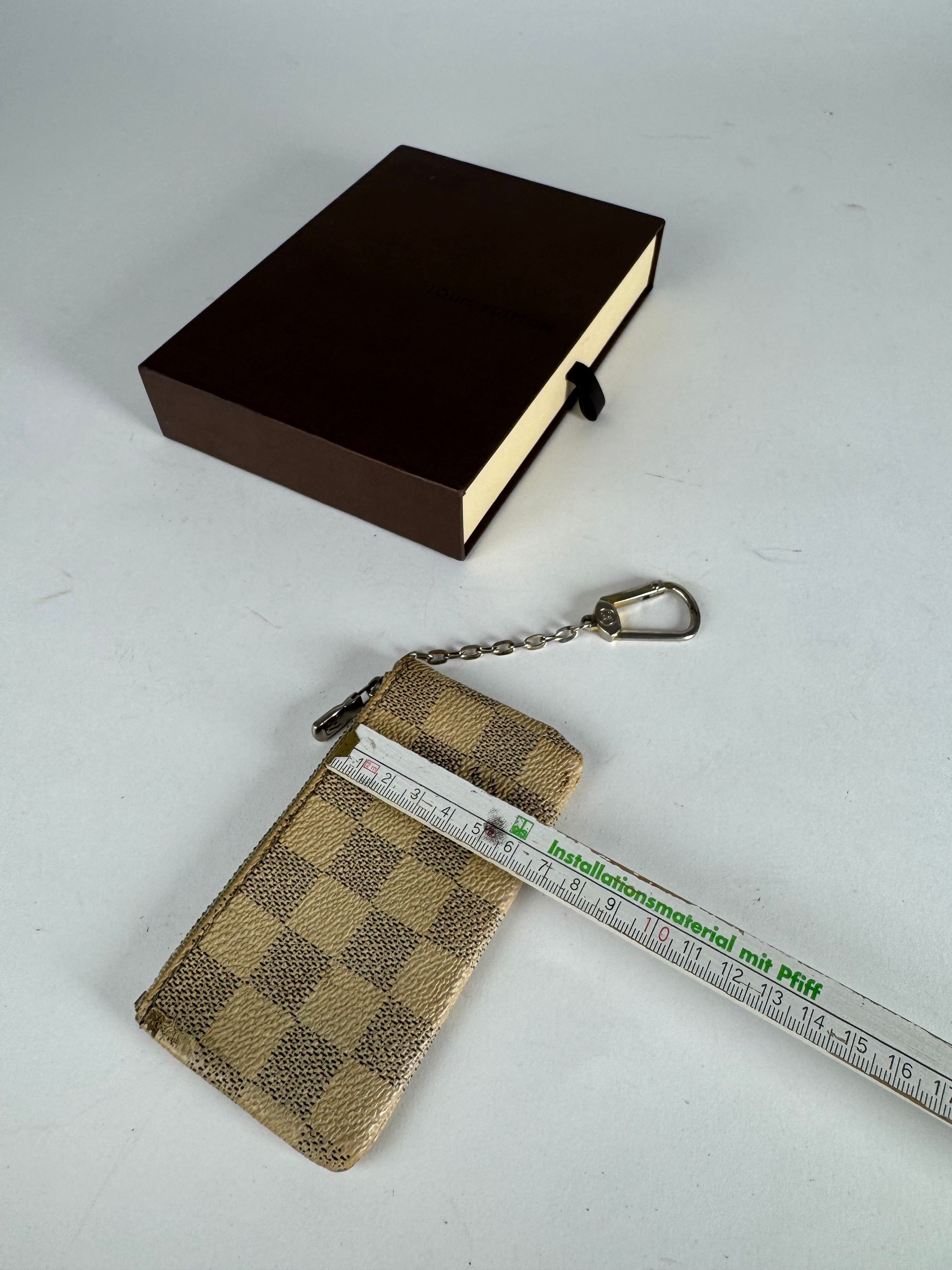 Louis Vuitton Vintage Keychain Card Holder Damier White Size ONE SIZE - 6 Thumbnail