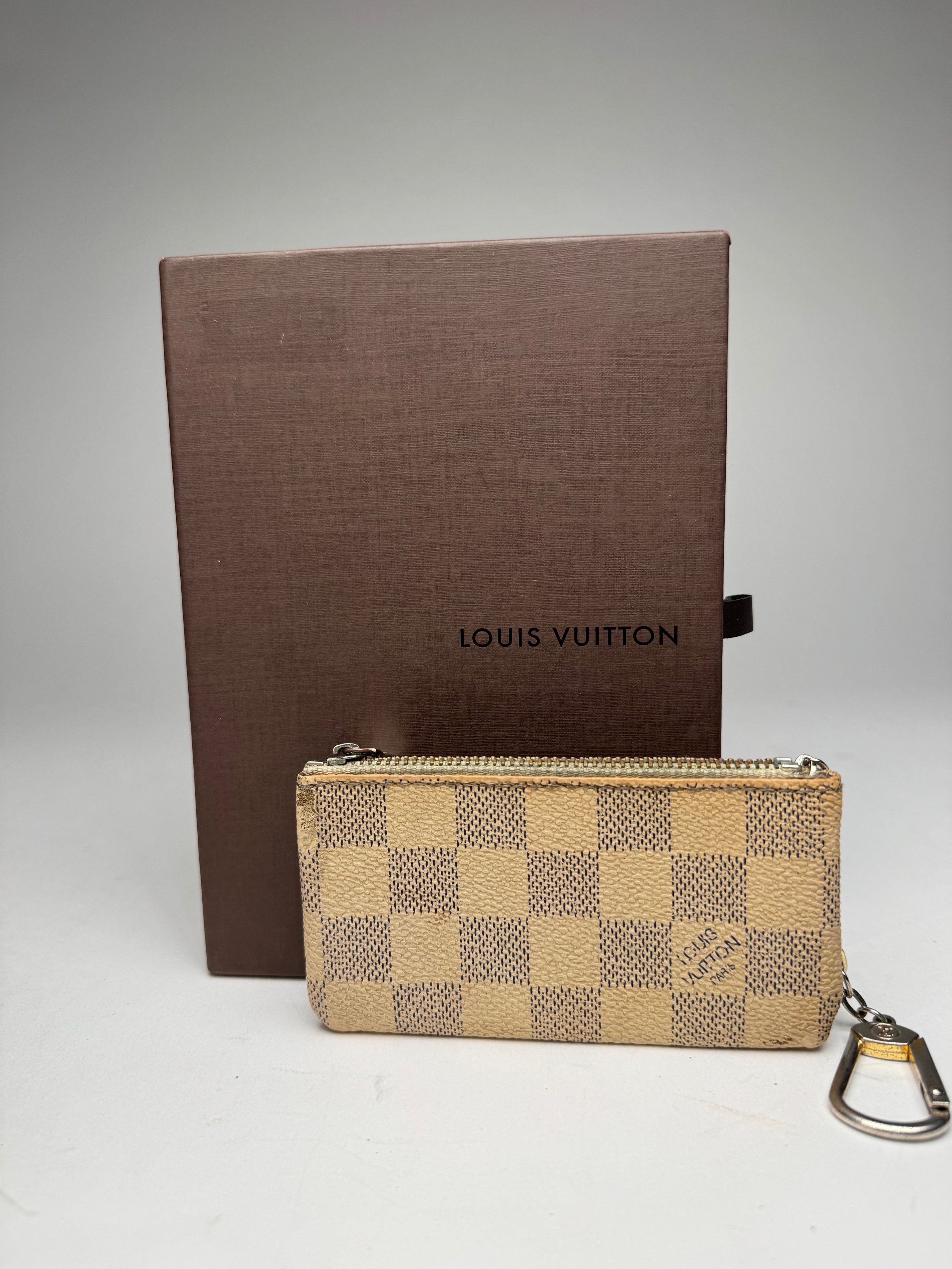 Louis Vuitton Vintage Keychain Card Holder Damier White Size ONE SIZE - 9 Thumbnail