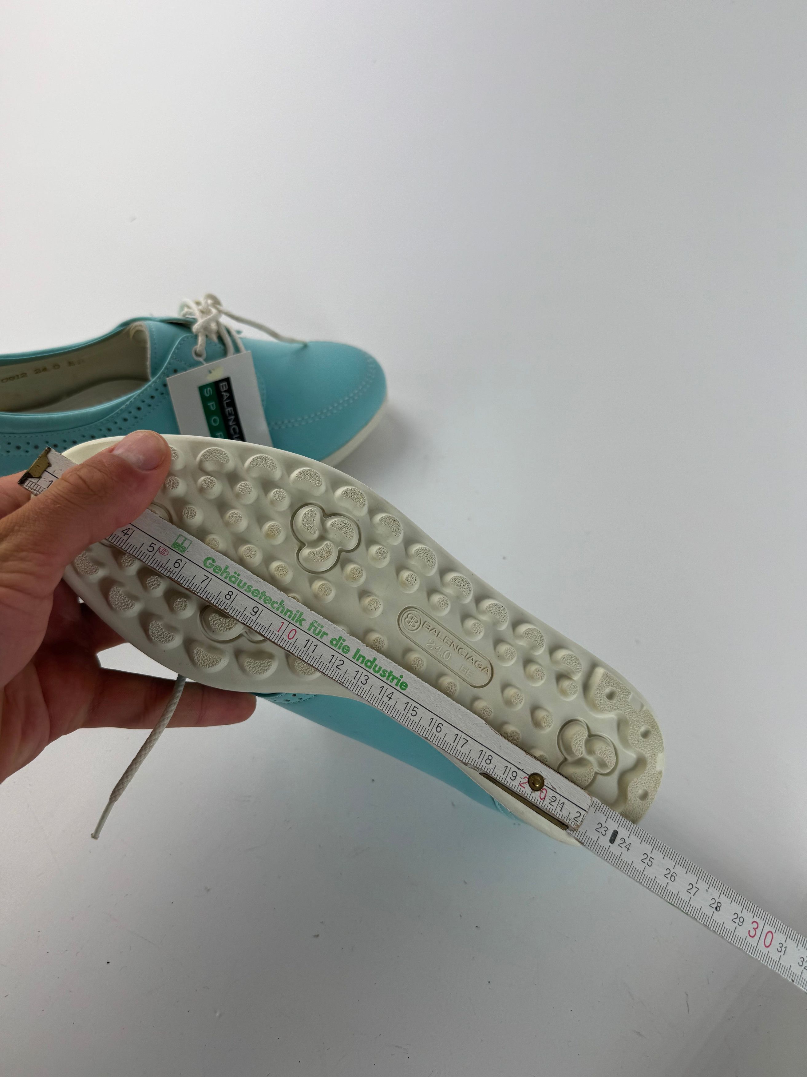 Balenciaga Vintage leather sneaker Turquoise White New EU37 Size US 7 / IT 37 - 10 Thumbnail