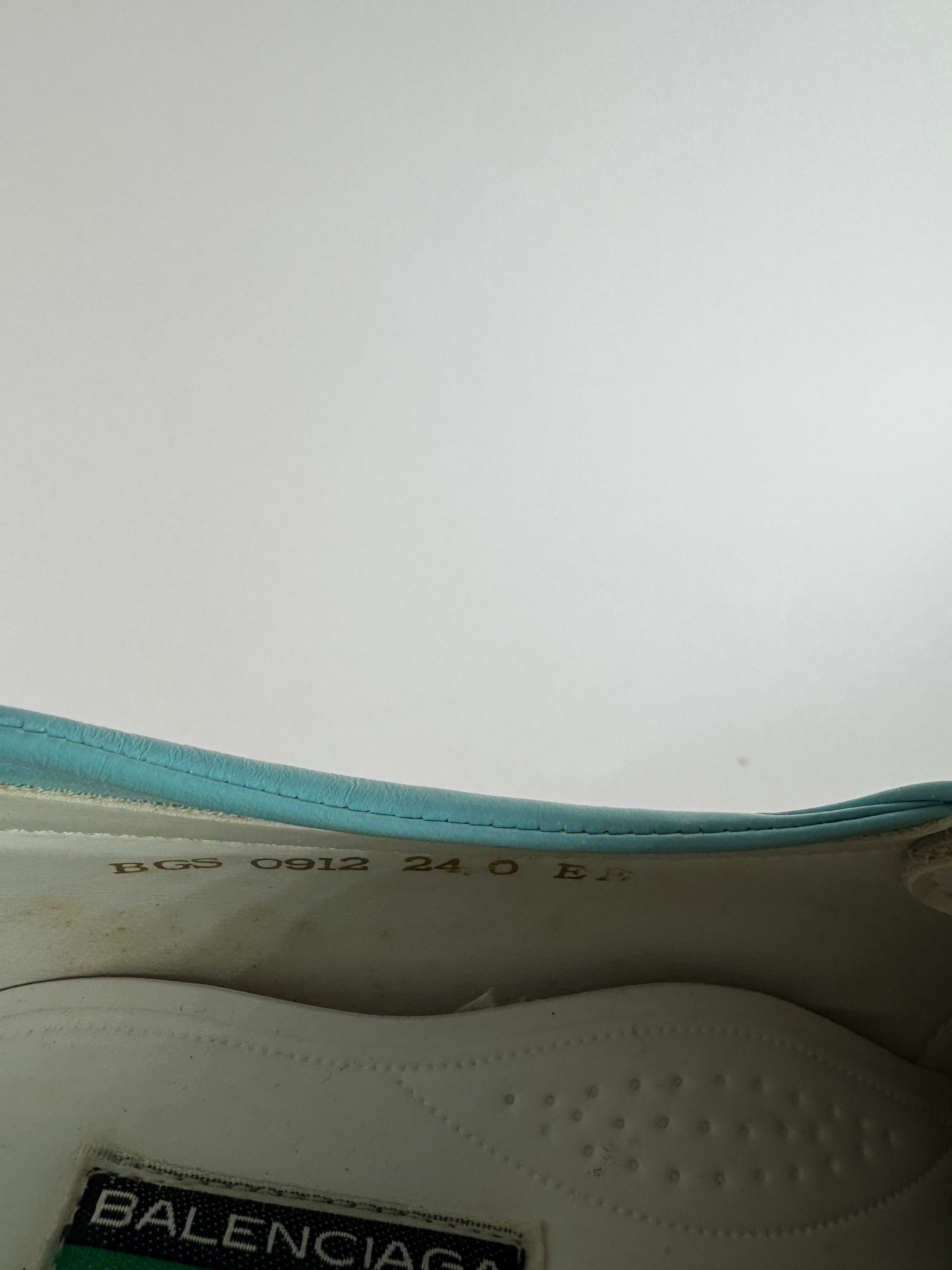 Balenciaga Vintage leather sneaker Turquoise White New EU37 Size US 7 / IT 37 - 9 Thumbnail