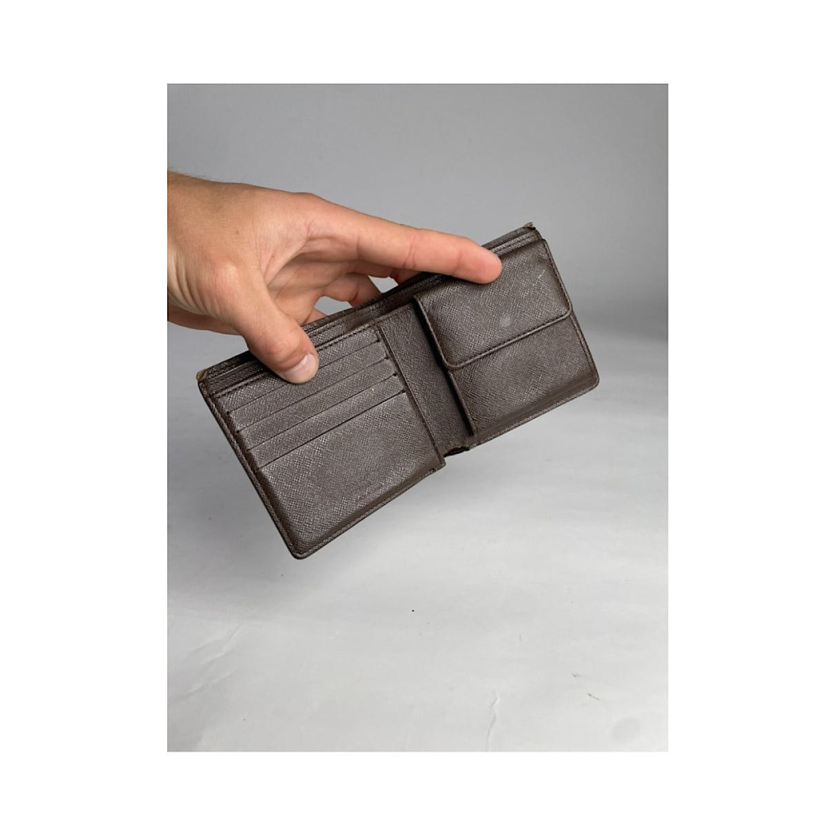 Louis Vuitton Couverture Passeport Brown Leather Purse Size ONE SIZE - 5 Thumbnail