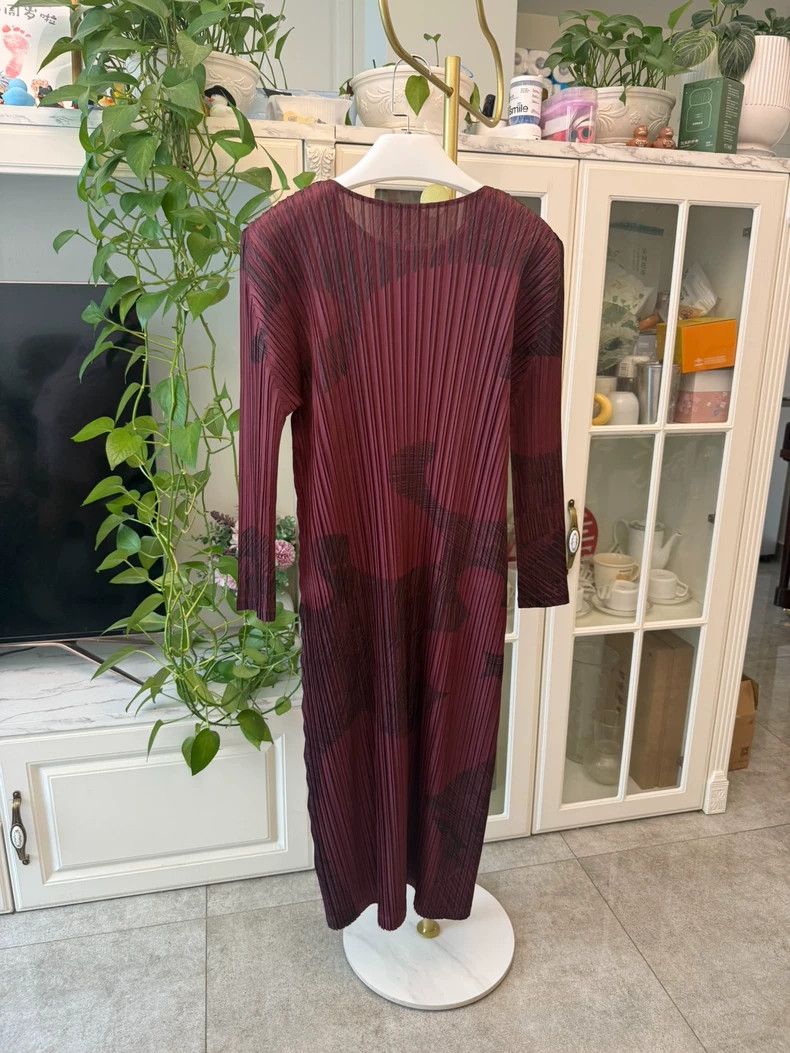 Issey Miyake Issey Miyake PP Pleated Wine Red Dress - dmc Size US 30 / EU 46 - 7 Thumbnail