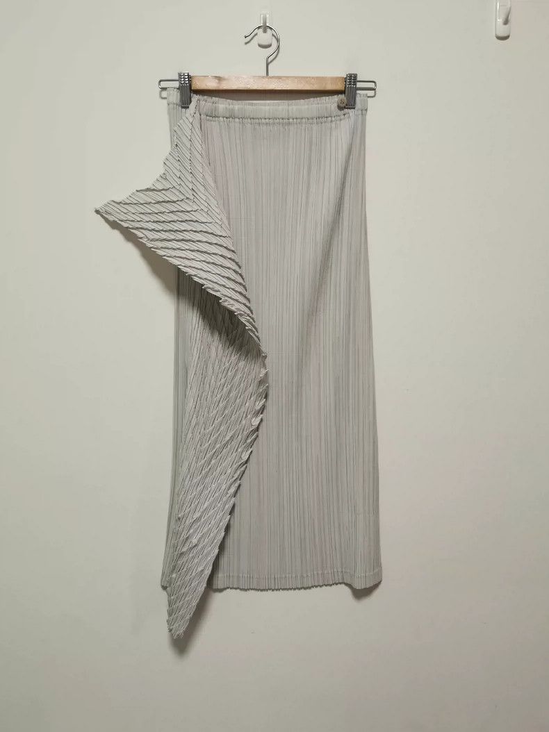 Issey Miyake Issey Miyake Pleated Dragon Scale Skirt - dmc Size US 30 / EU 46 - 3 Thumbnail