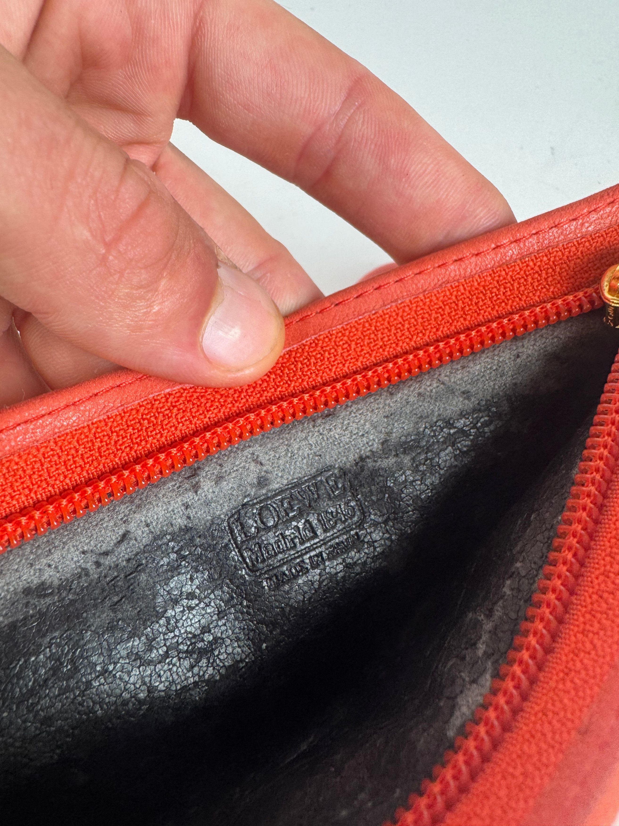 Loewe Vintage Madrid Leather cosmetic Pouch red Size ONE SIZE - 4 Thumbnail