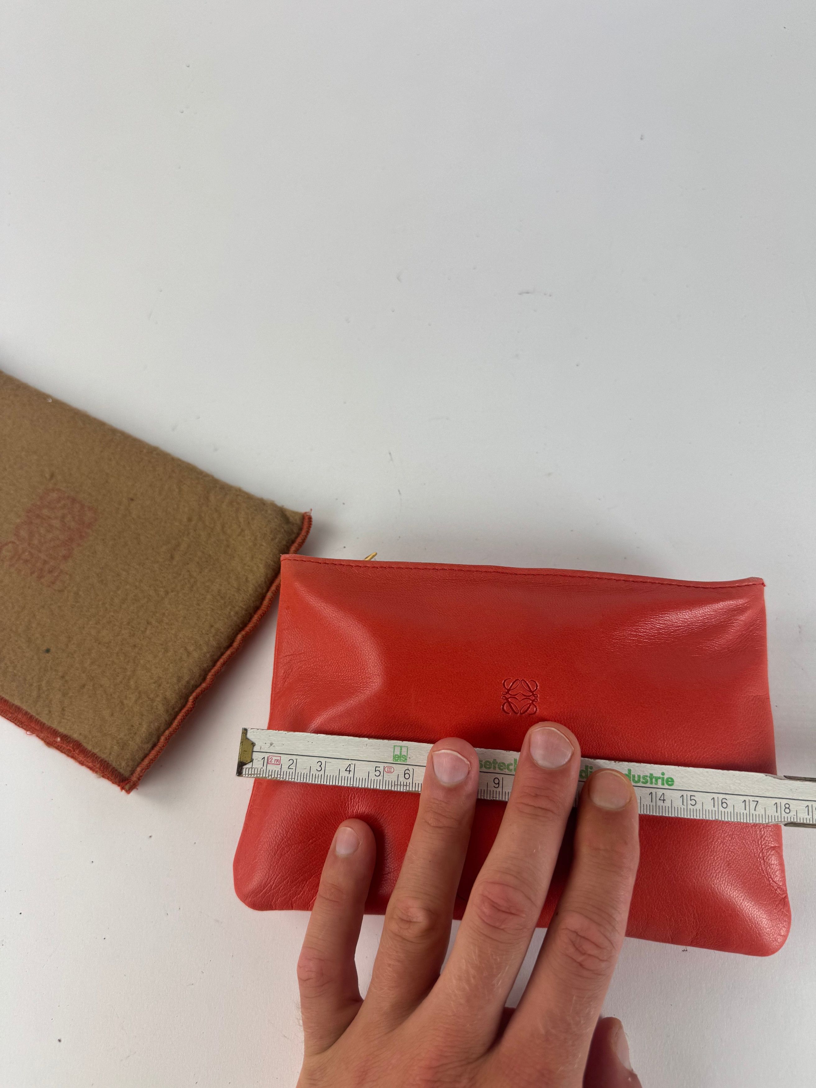 Loewe Vintage Madrid Leather cosmetic Pouch red Size ONE SIZE - 8 Thumbnail