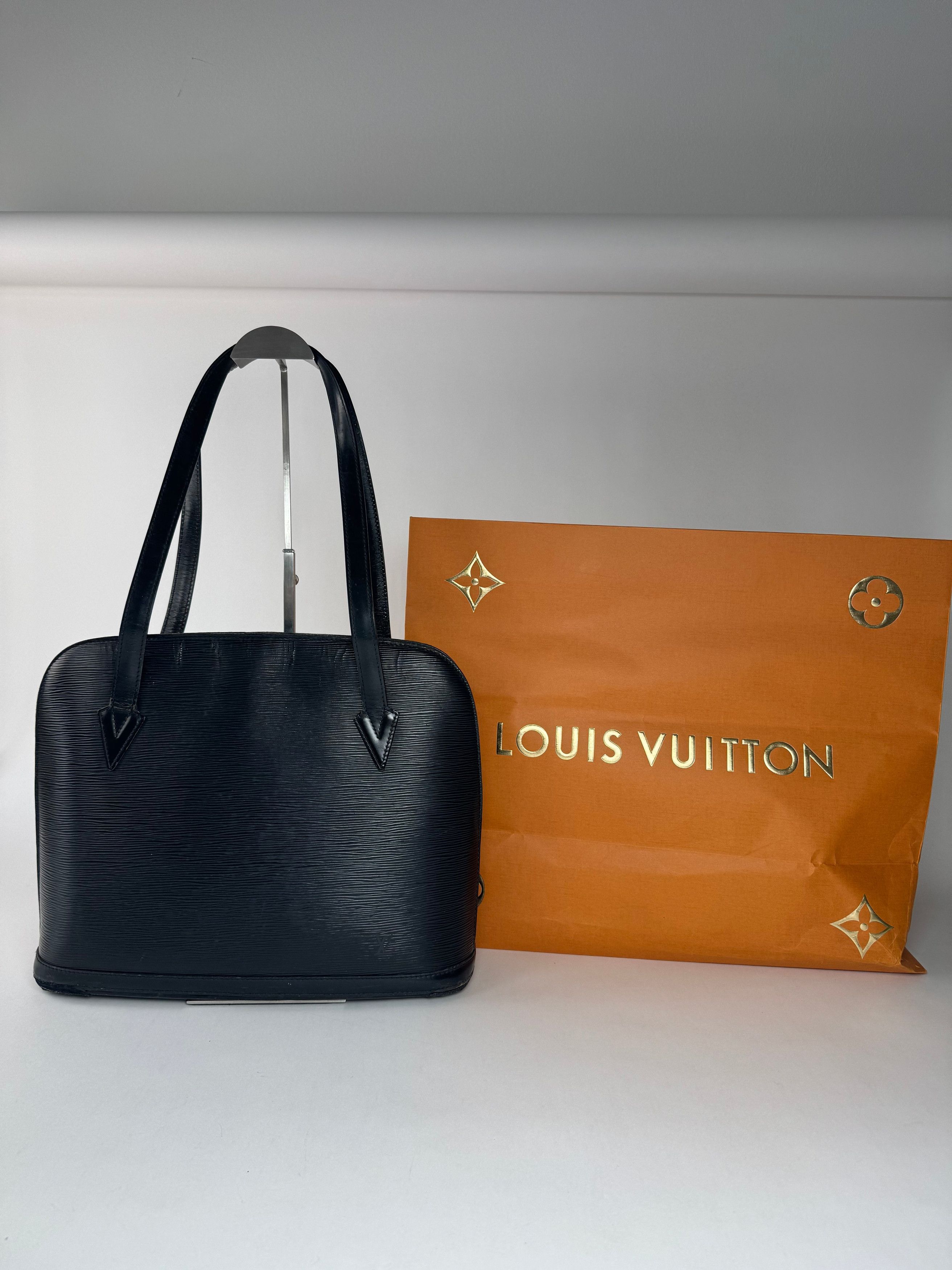 Louis Vuitton Vintage ALMA PM EPI Leather Bag Black Size ONE SIZE - 7 Thumbnail
