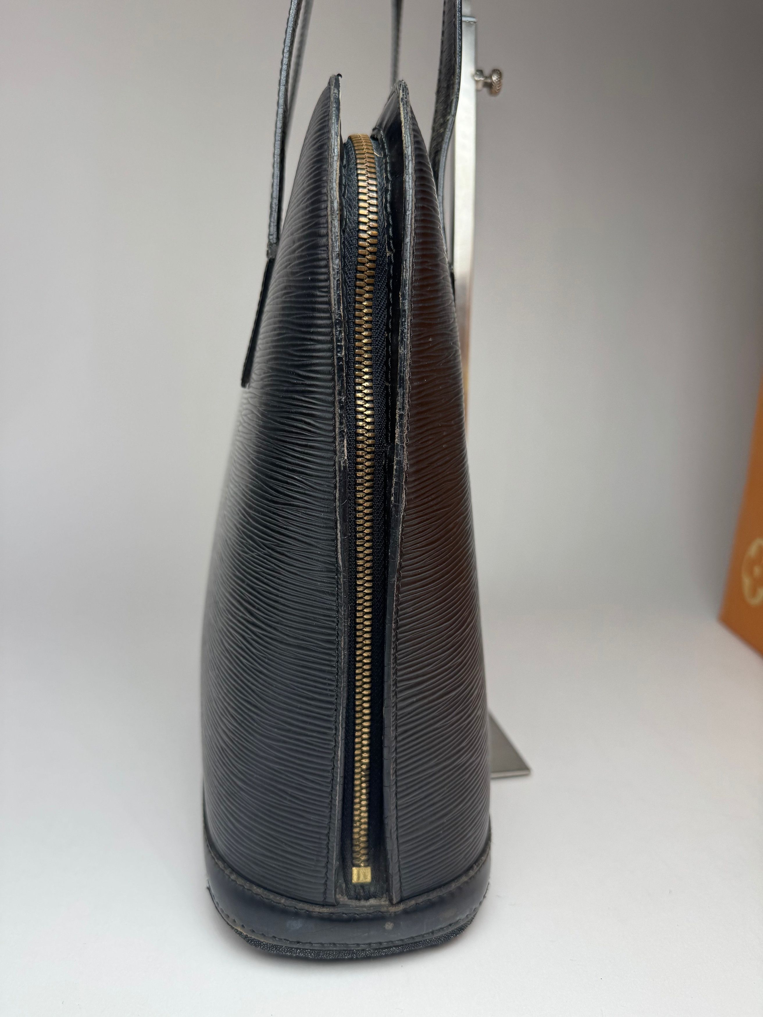 Louis Vuitton Vintage ALMA PM EPI Leather Bag Black Size ONE SIZE - 15 Thumbnail
