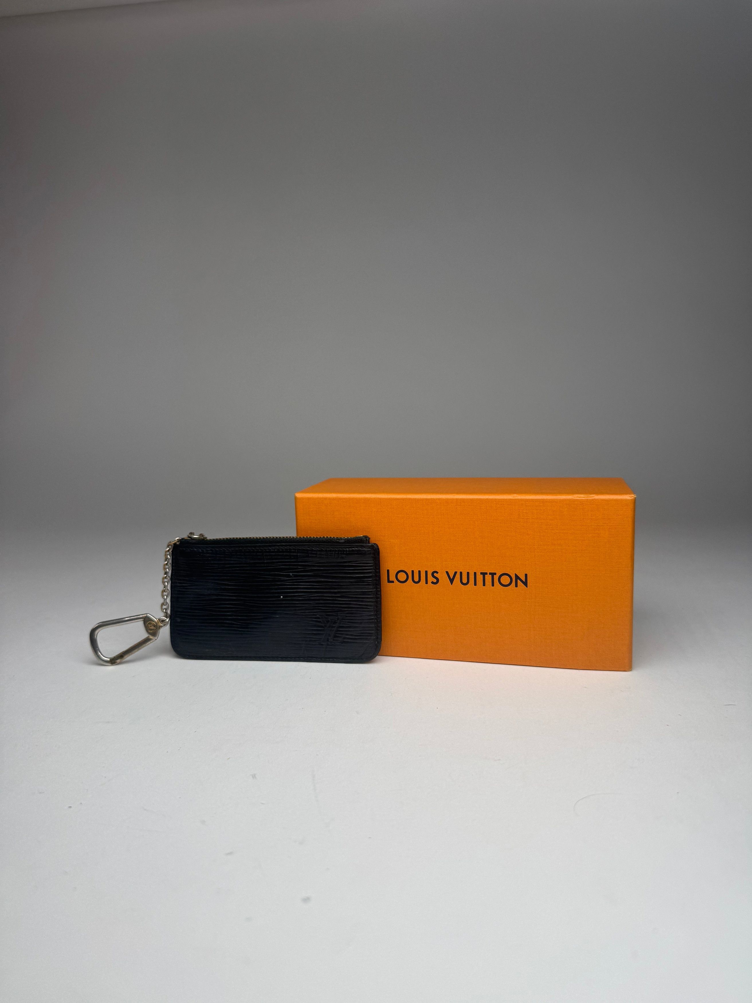 Louis Vuitton Vintage Le Dauphine EPI leather Card holder black Size ONE SIZE - 11 Thumbnail
