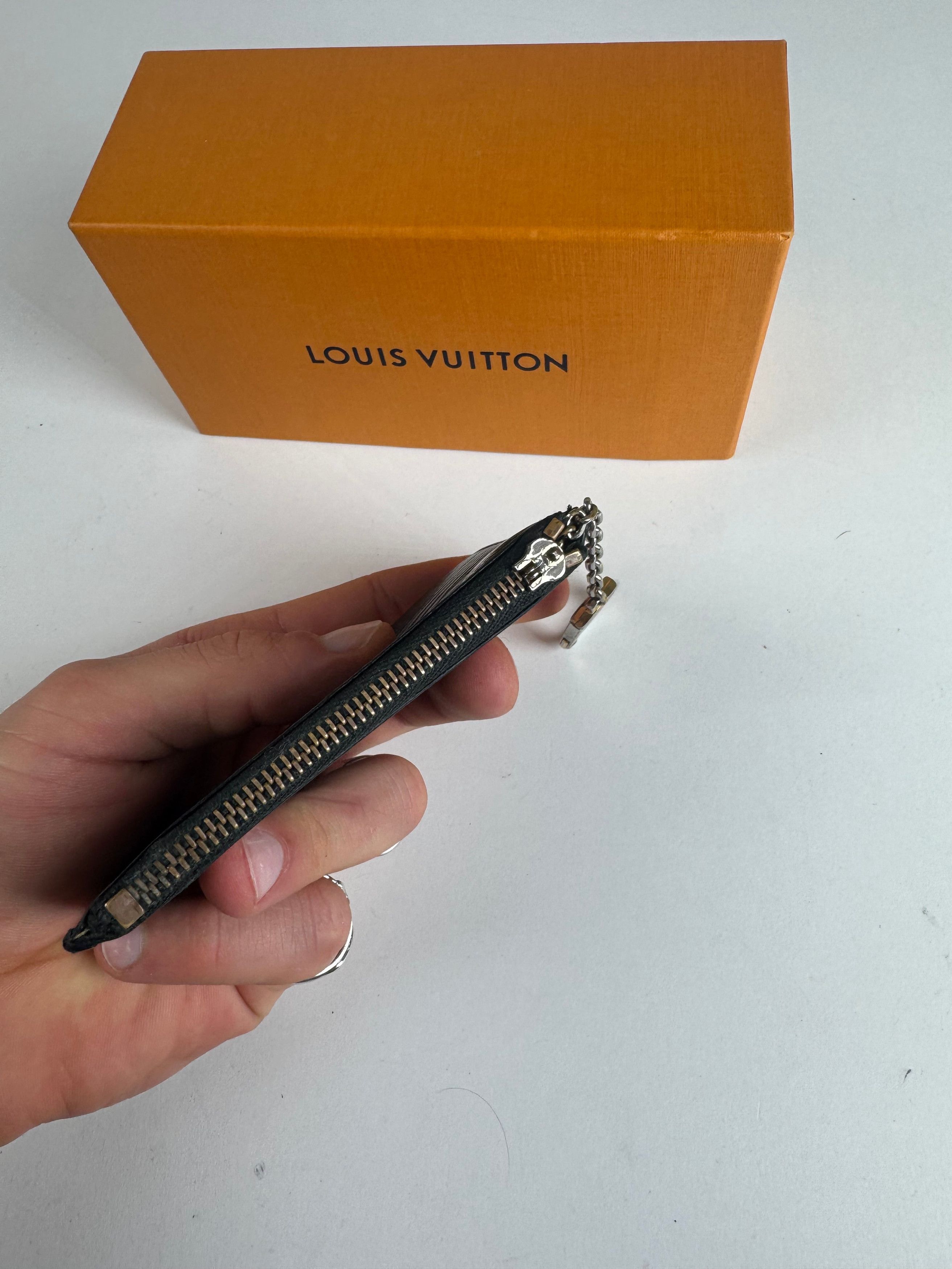 Louis Vuitton Vintage Le Dauphine EPI leather Card holder black Size ONE SIZE - 8 Thumbnail
