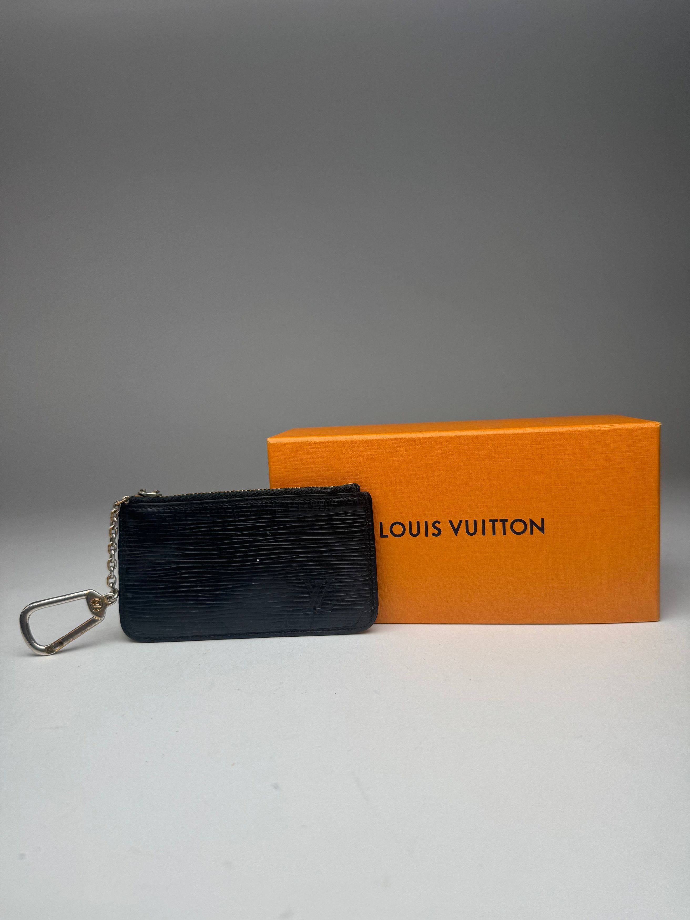 Louis Vuitton Vintage Le Dauphine EPI leather Card holder black Size ONE SIZE - 4 Thumbnail