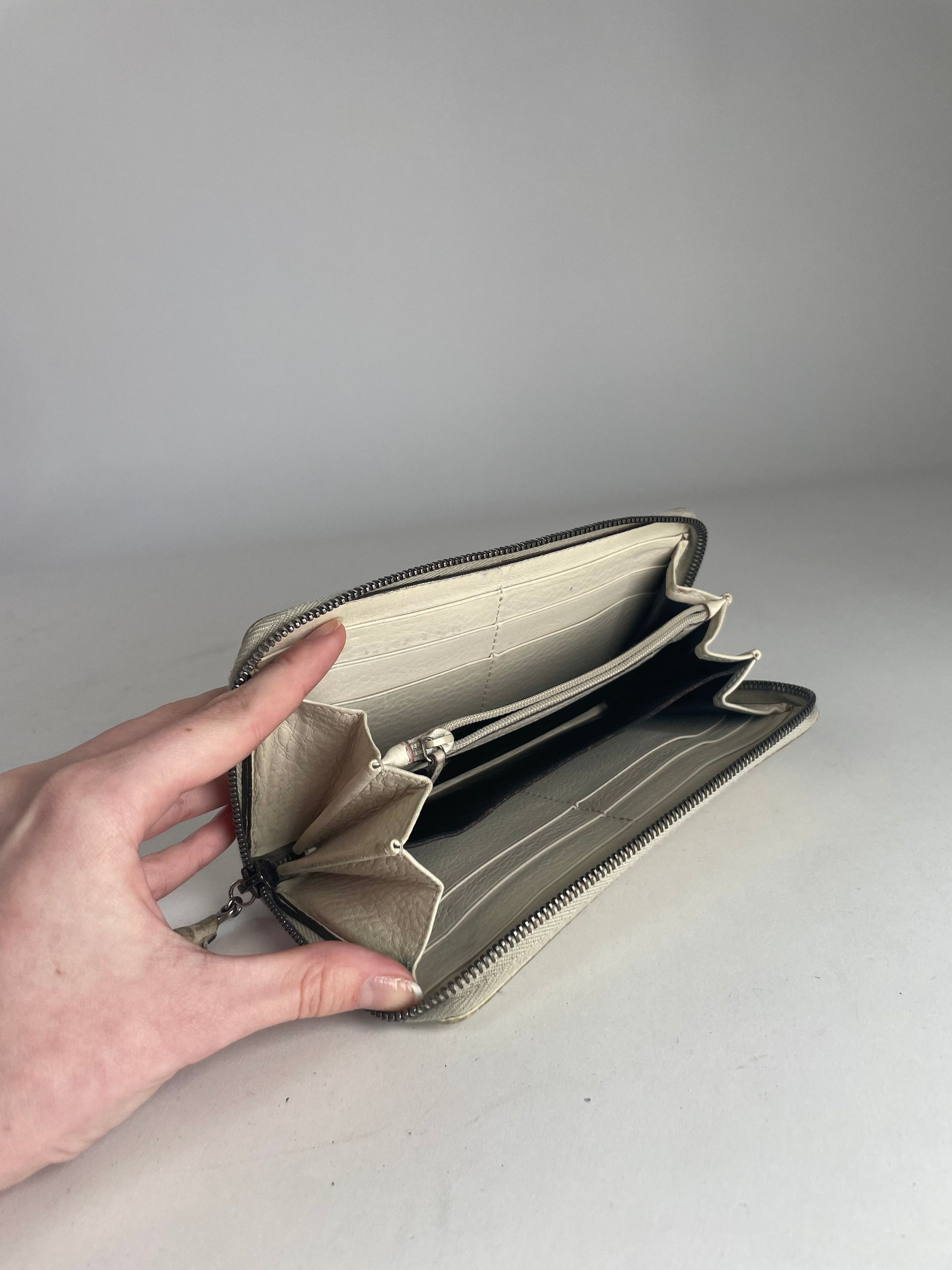 Gucci Vintage Leather Wallet White Size ONE SIZE - 7 Thumbnail