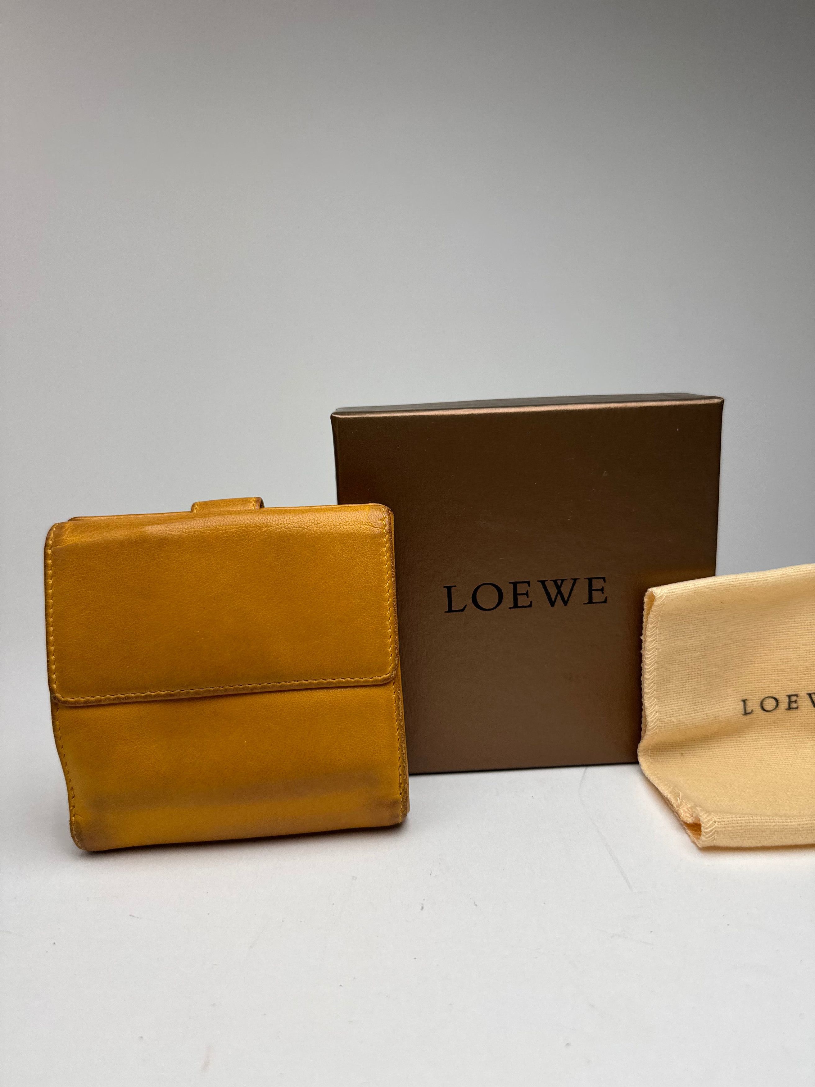 Loewe Vintage Madrid Leather Anagram wallet yellow Size ONE SIZE - 2 Thumbnail