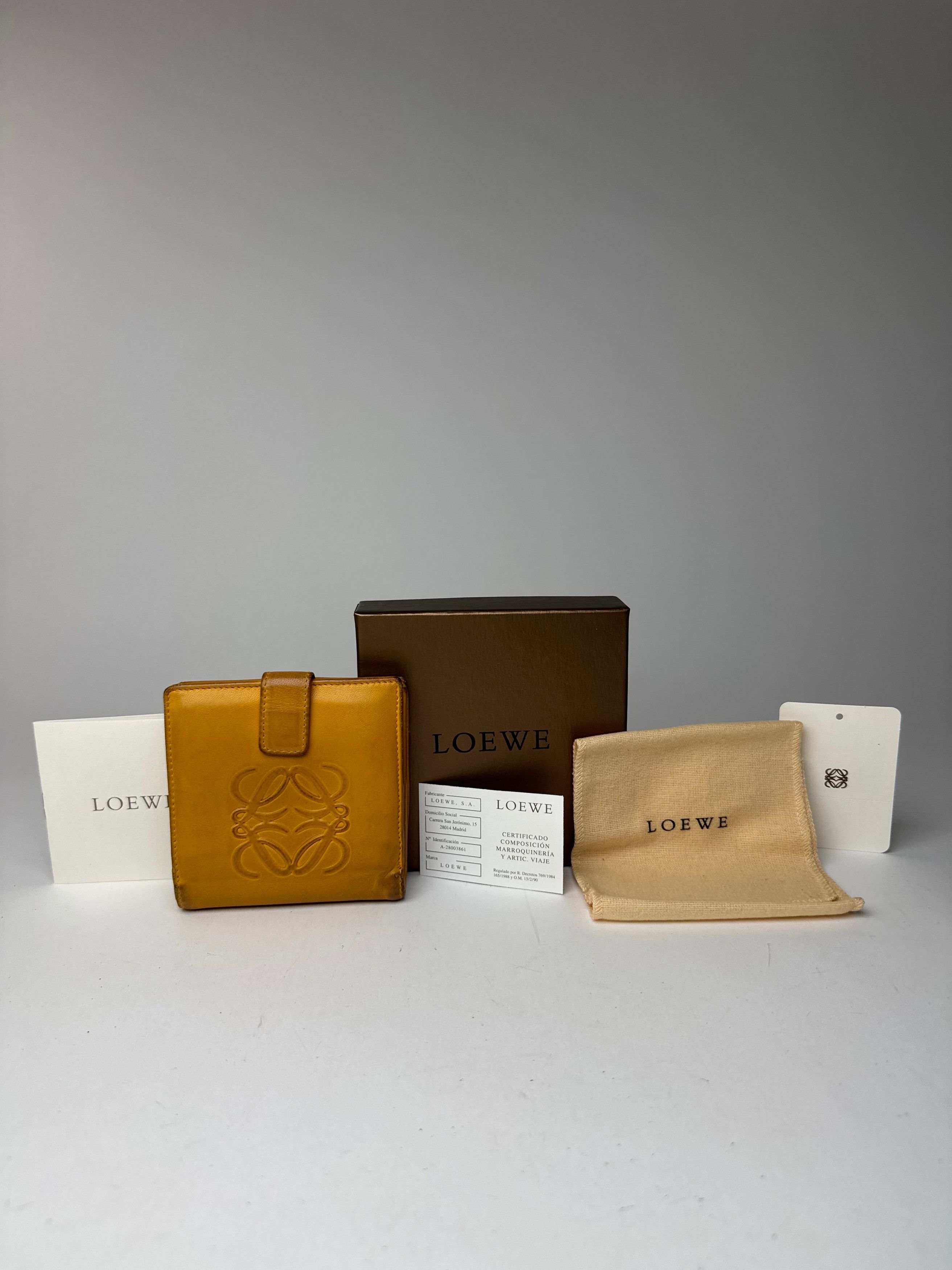 Loewe Vintage Madrid Leather Anagram wallet yellow Size ONE SIZE - 11 Thumbnail
