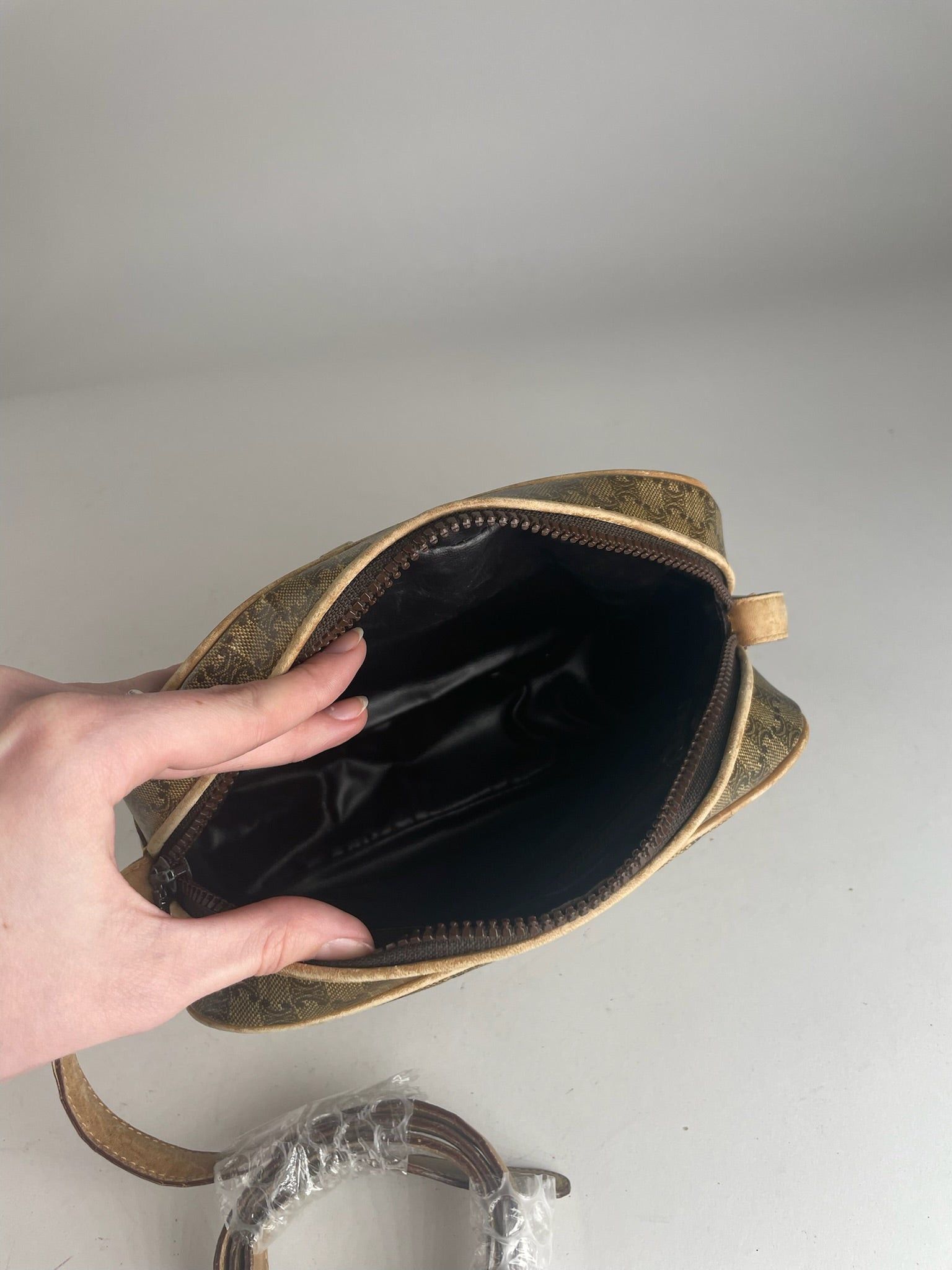 Celine Vintage Paris Triomphe Leather Monogram Bag Size ONE SIZE - 4 Thumbnail