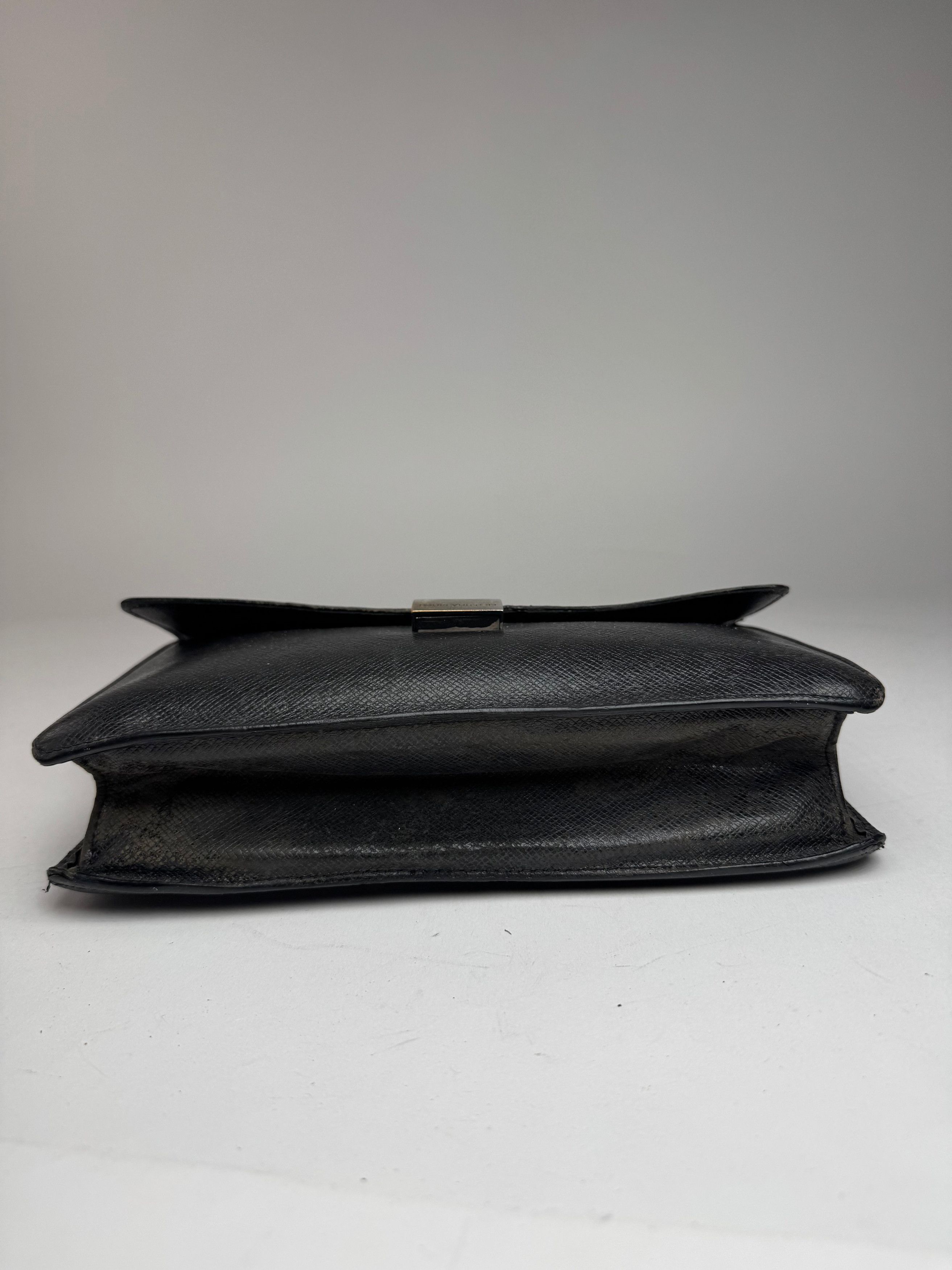 Louis Vuitton Vintage Taiga Leather Clutch Green Size ONE SIZE - 9 Thumbnail