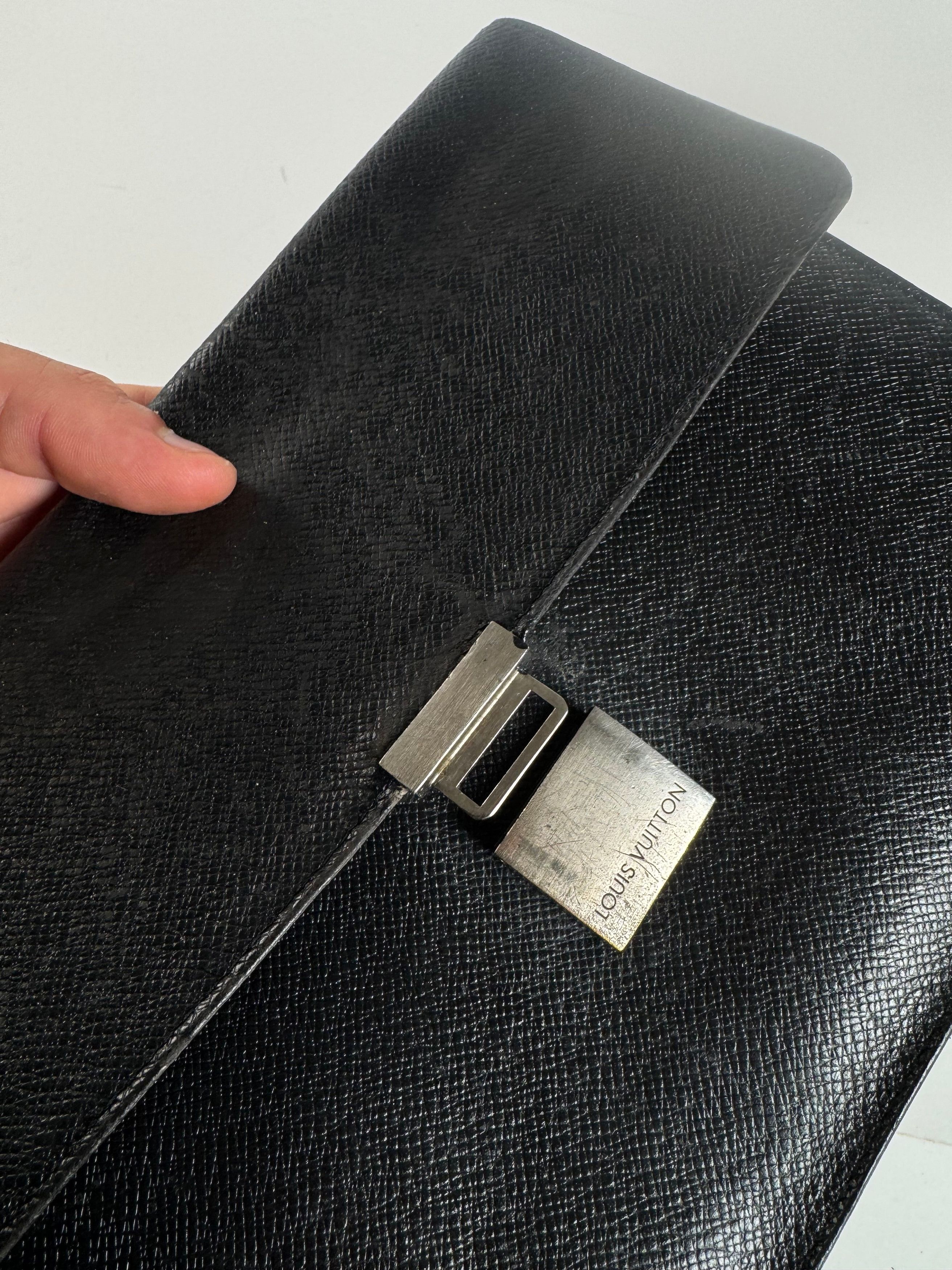 Louis Vuitton Vintage Taiga Leather Clutch Green Size ONE SIZE - 13 Thumbnail