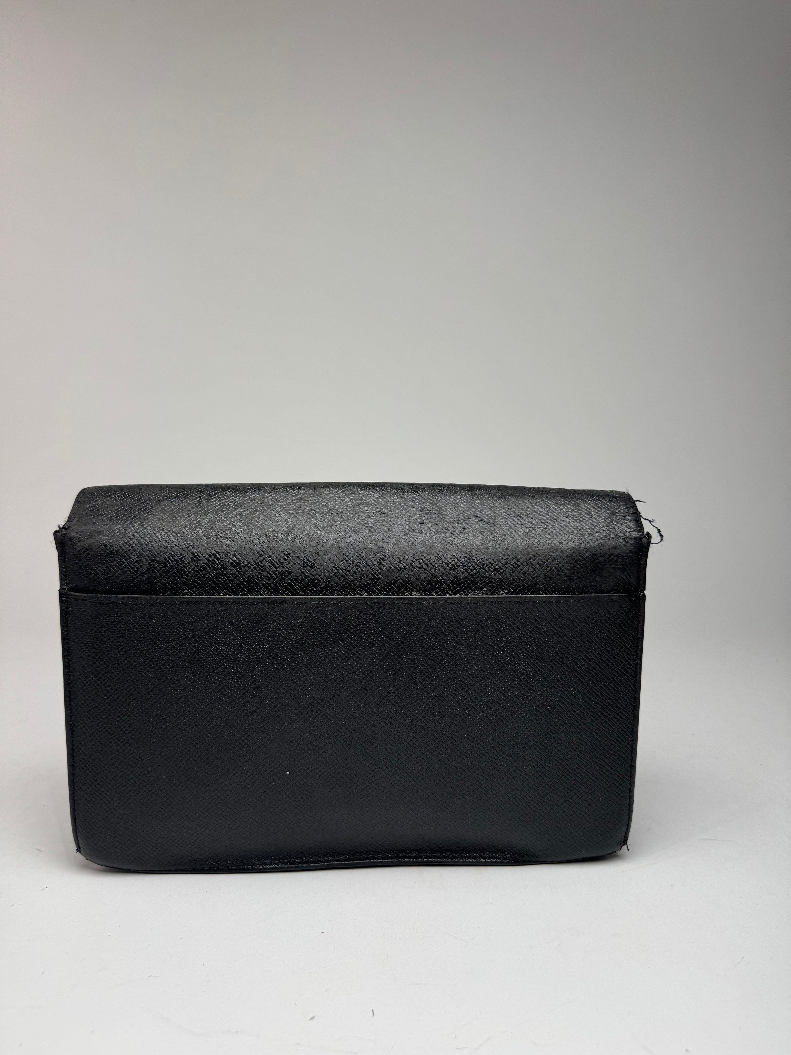 Louis Vuitton Vintage Taiga Leather Clutch Green Size ONE SIZE - 2 Thumbnail
