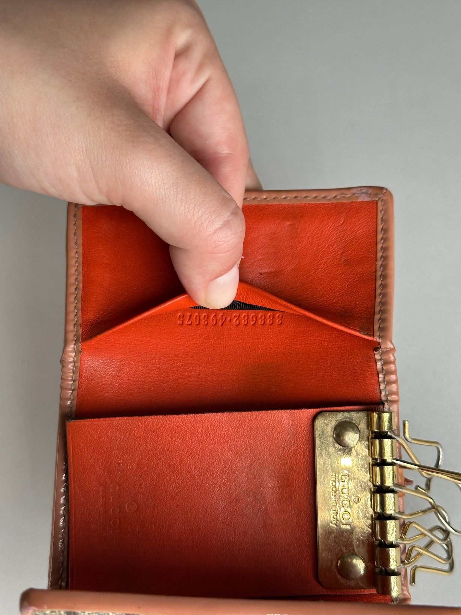 Gucci Vintage Leather Monogram Key Holder Size ONE SIZE - 6 Thumbnail