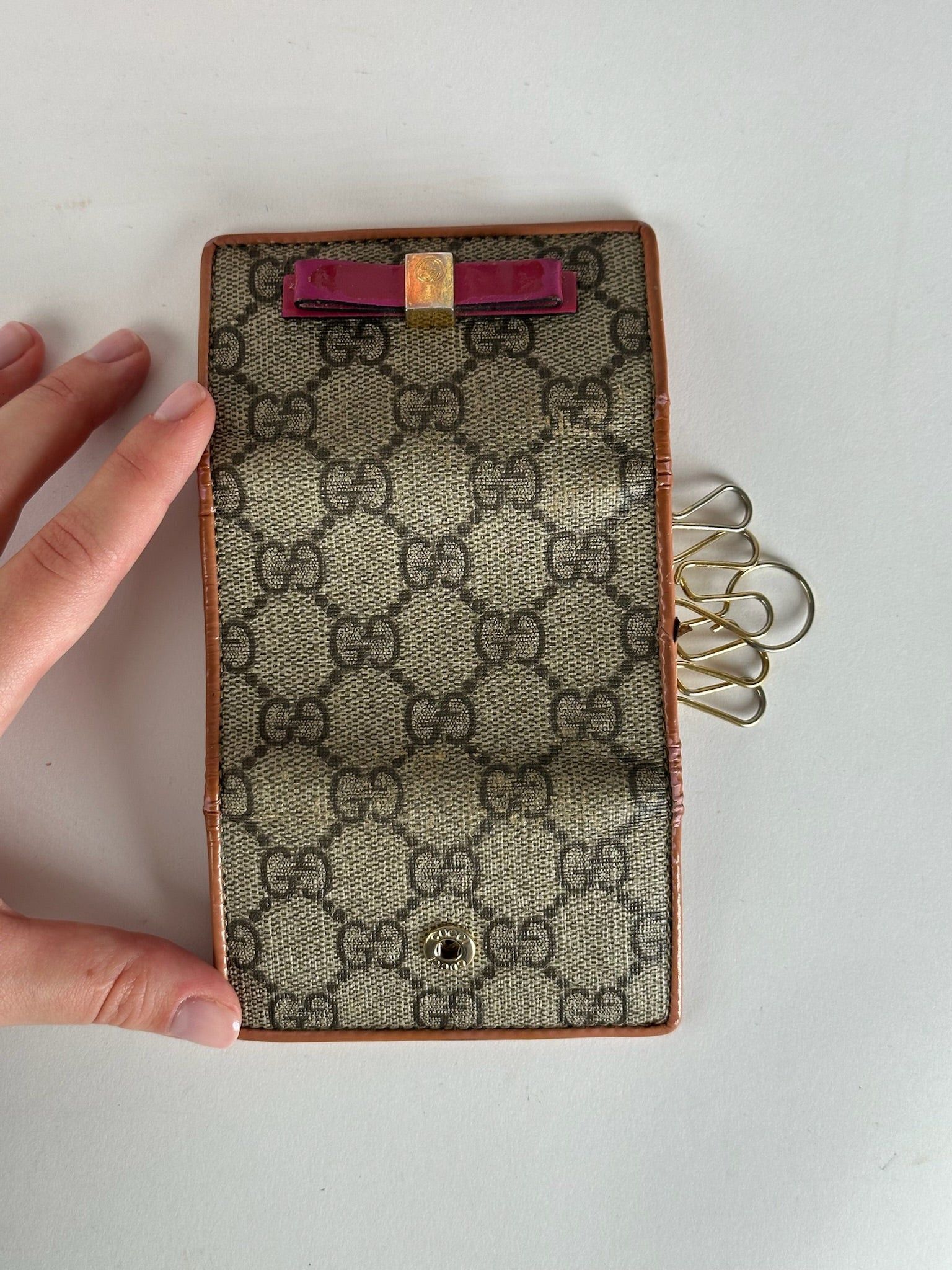 Gucci Vintage Leather Monogram Key Holder Size ONE SIZE - 7 Thumbnail
