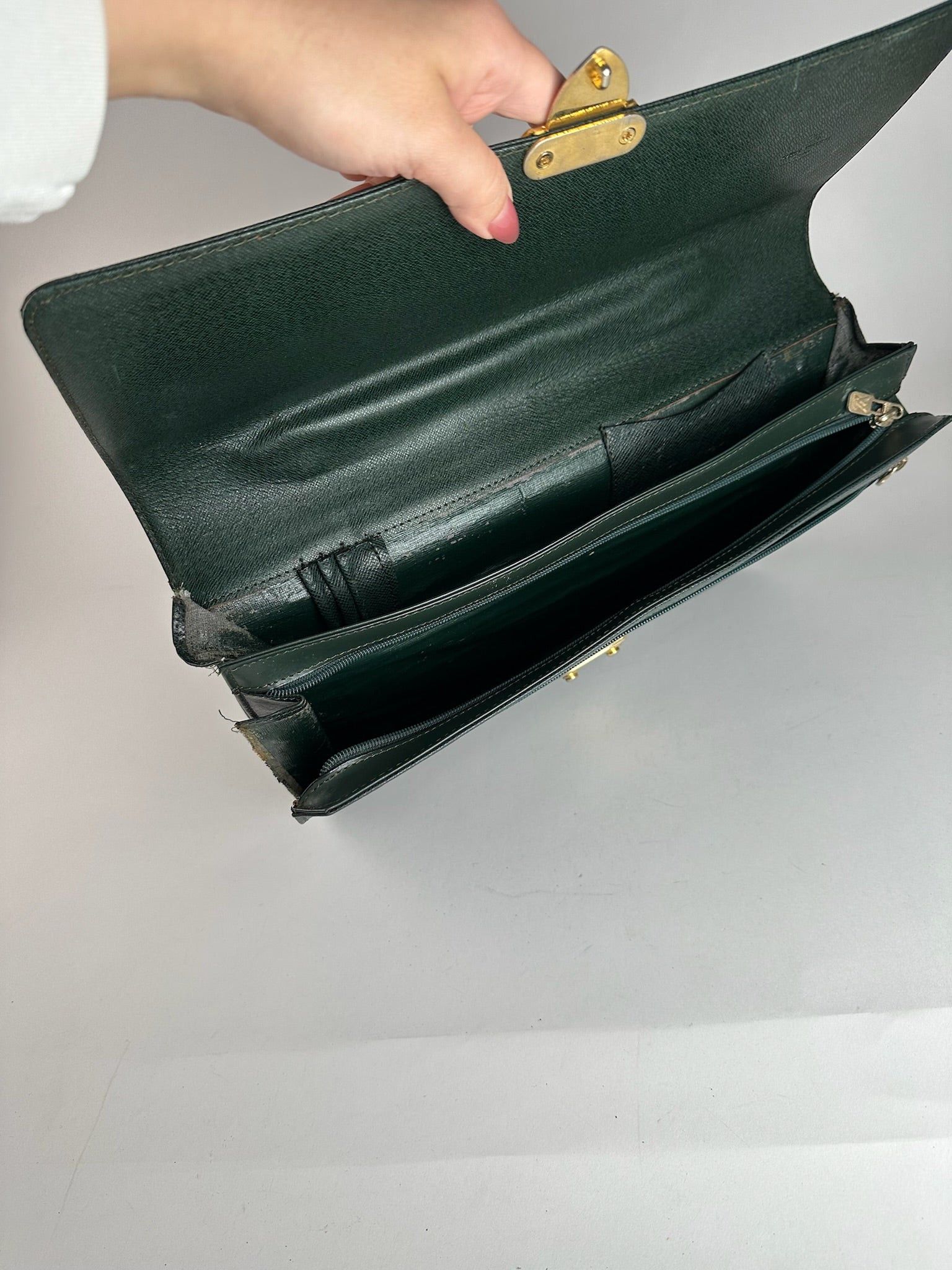 Louis Vuitton Vintage Taiga Leather Briefcase green Size ONE SIZE - 4 Thumbnail