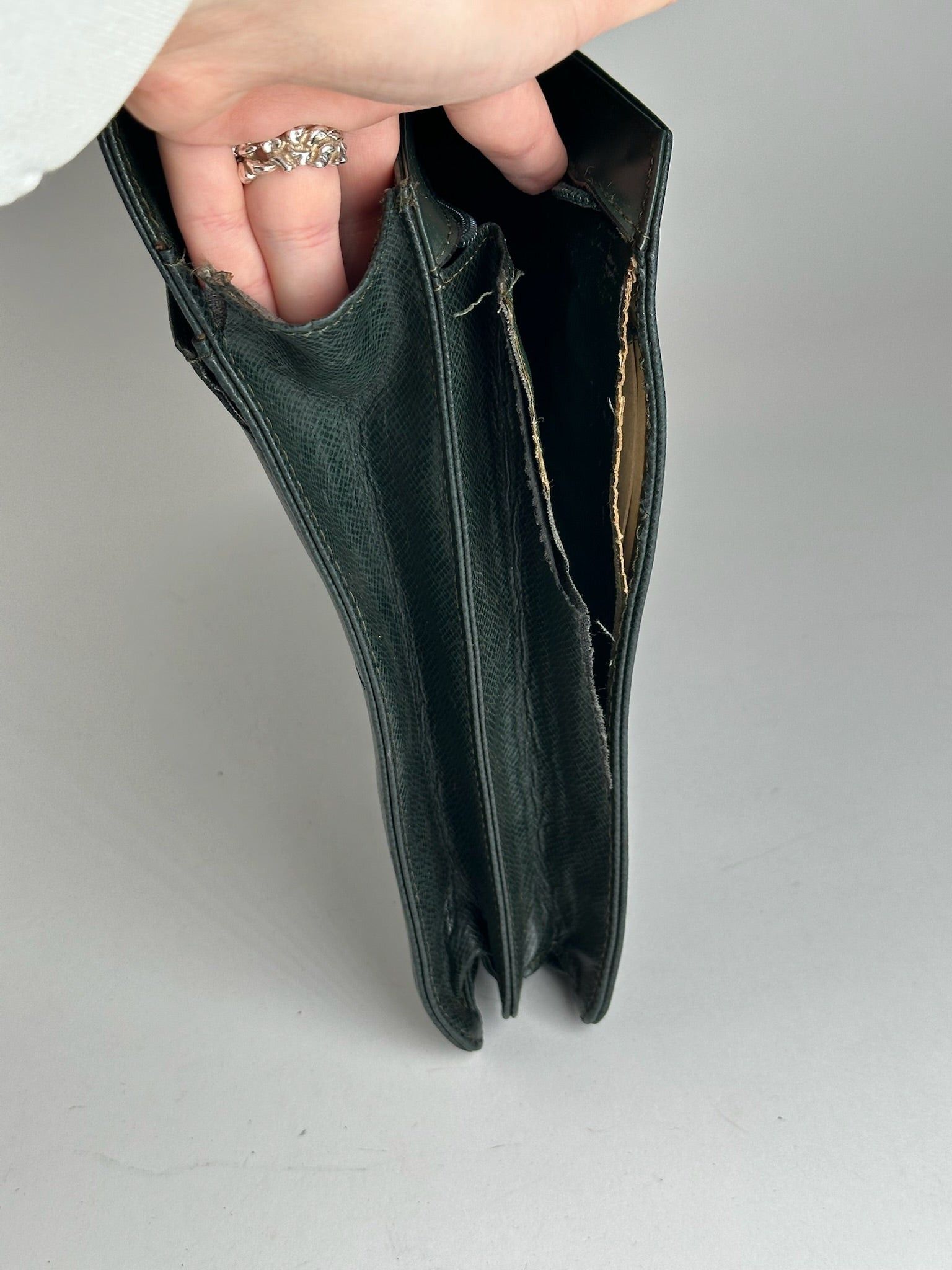 Louis Vuitton Vintage Taiga Leather Briefcase green Size ONE SIZE - 5 Thumbnail