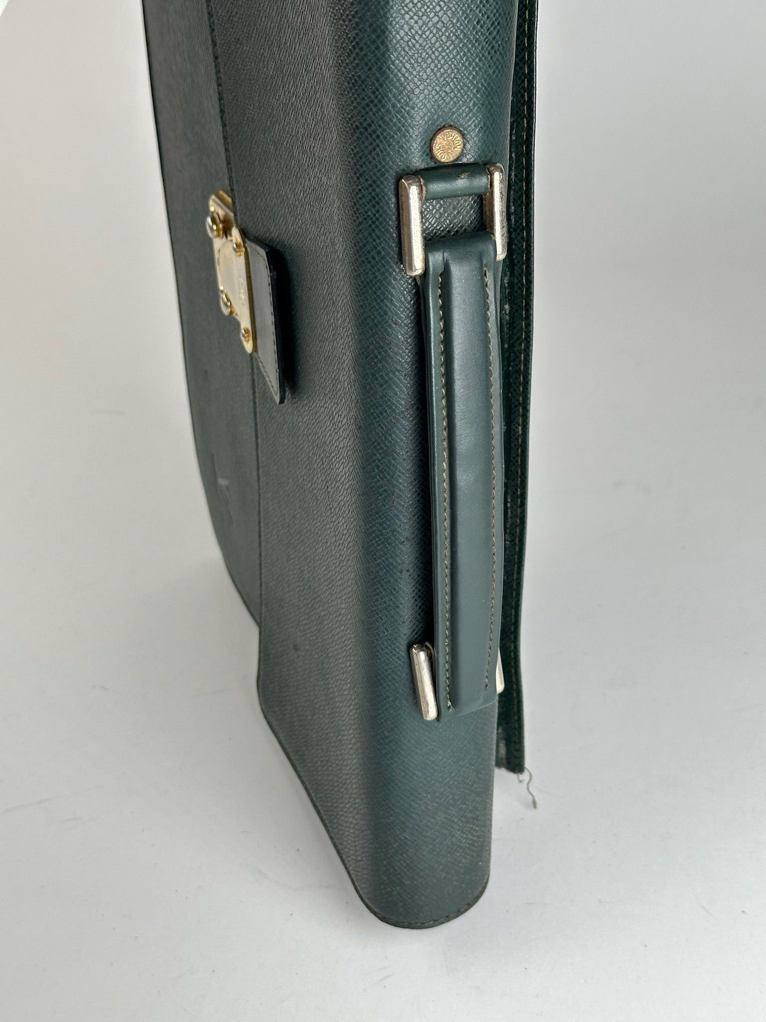 Louis Vuitton Vintage Taiga Leather Briefcase green Size ONE SIZE - 3 Thumbnail