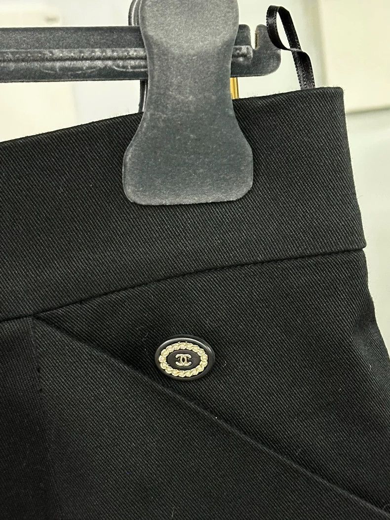 Chanel Chanel Black Short Skirt - dmc Size US 34 / EU 50 - 2 Thumbnail