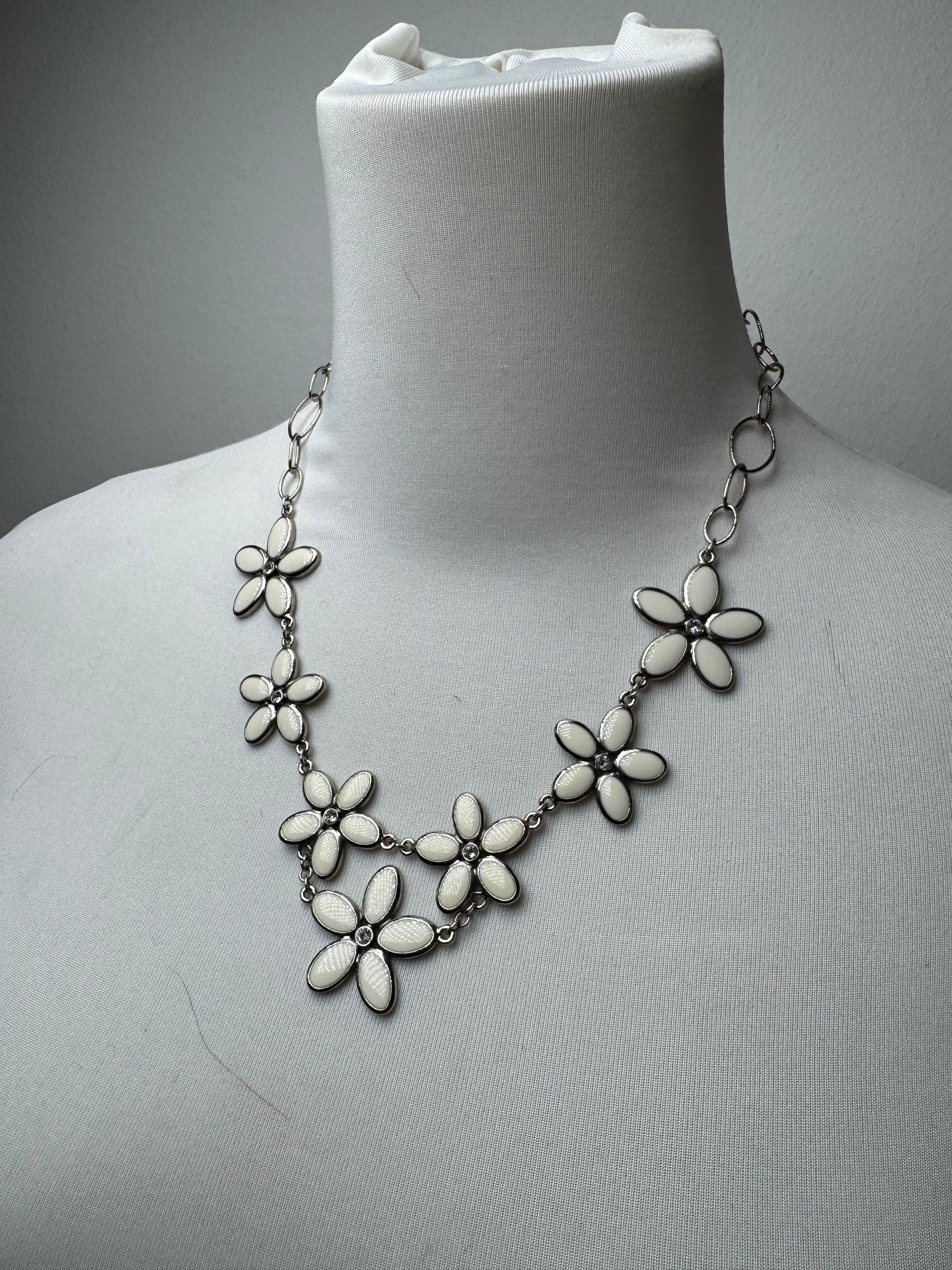 Courreges Vintage floral steel Collier Silver White Size ONE SIZE - 7 Thumbnail