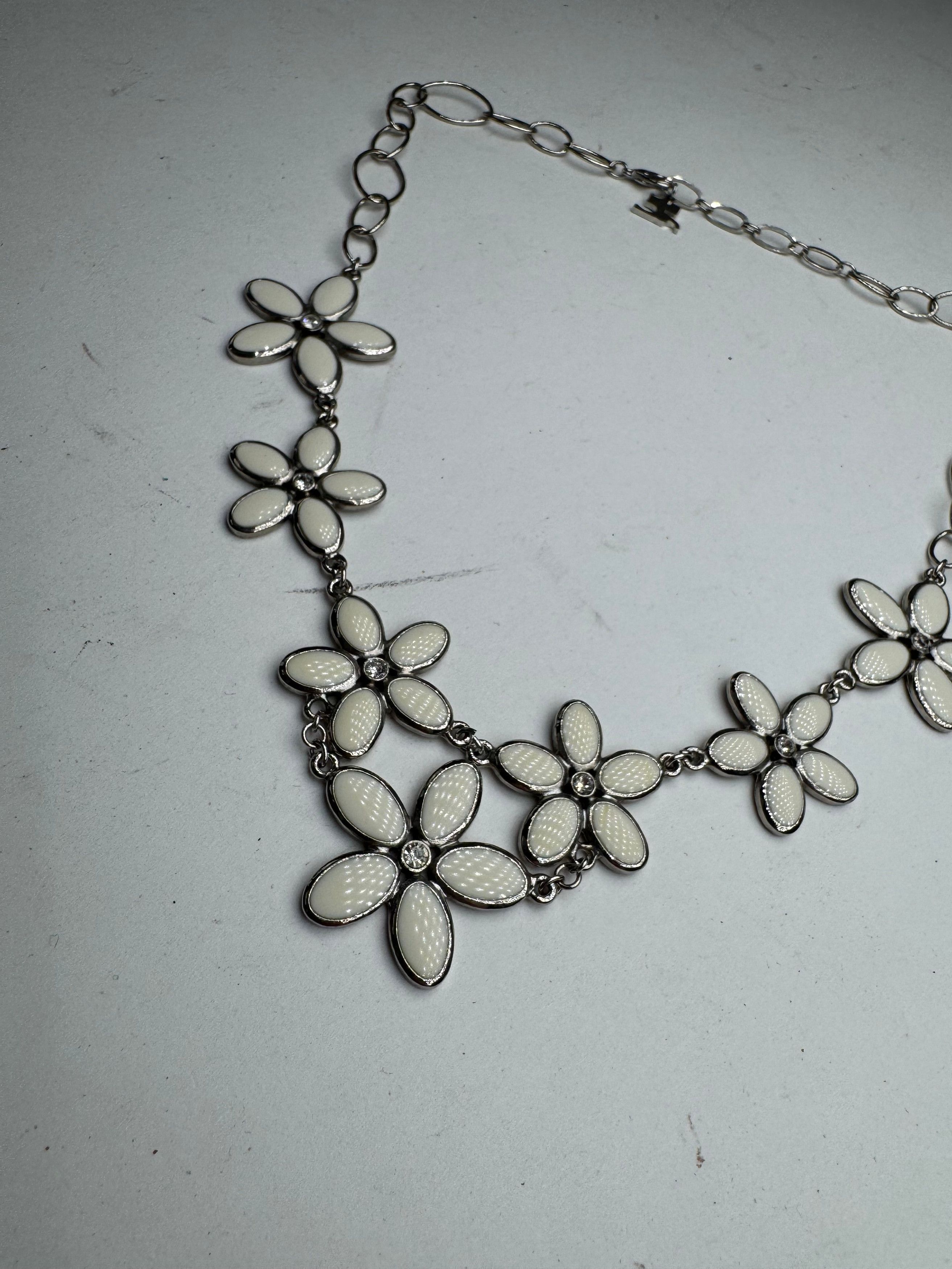 Courreges Vintage floral steel Collier Silver White Size ONE SIZE - 4 Thumbnail