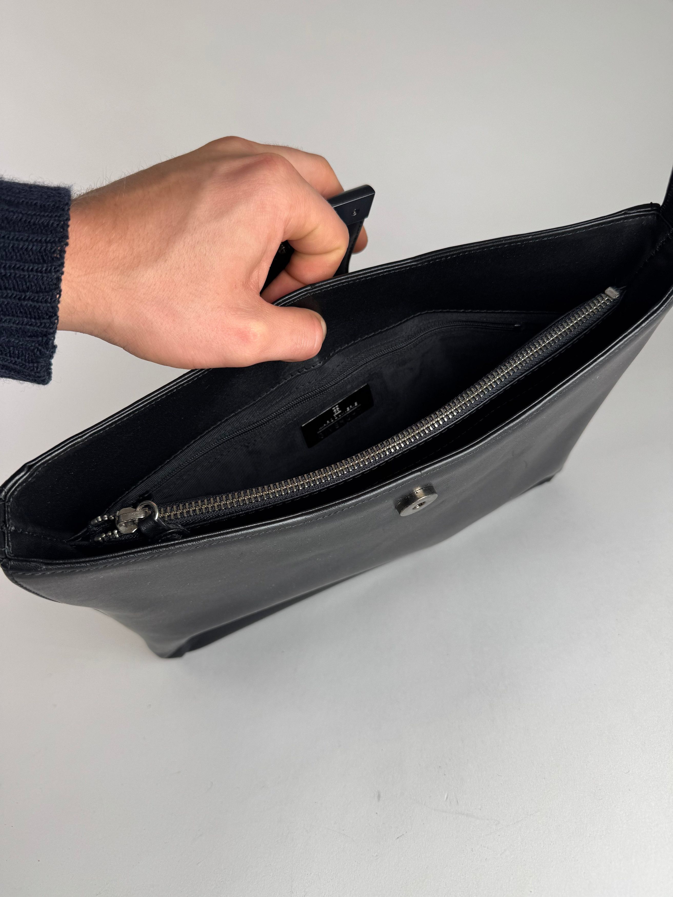 Givenchy Vintage Whip leather Bag black Size ONE SIZE - 6 Thumbnail