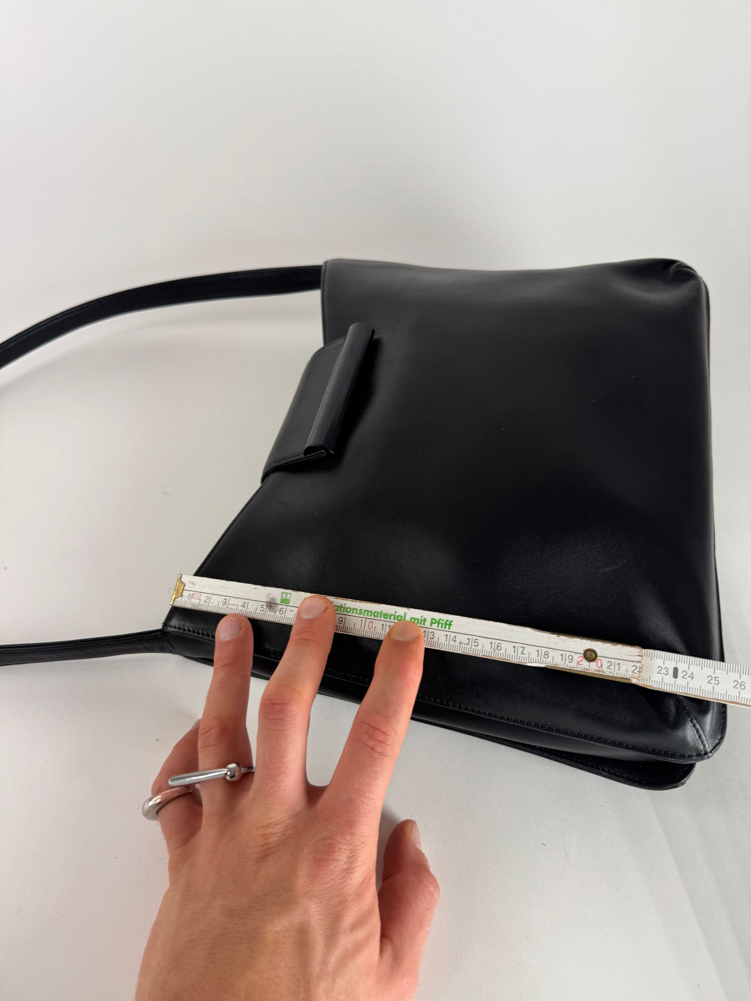 Givenchy Vintage Whip leather Bag black Size ONE SIZE - 12 Thumbnail