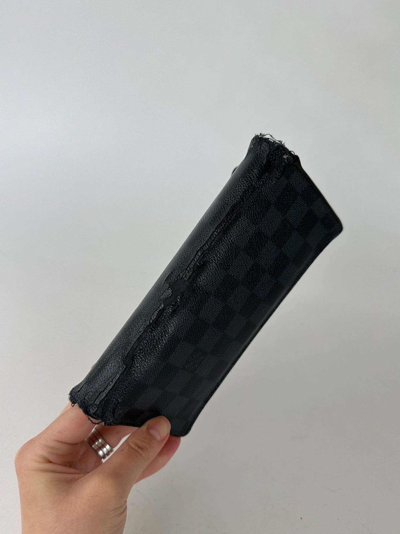 Louis Vuitton Vintage Damier Monogram ID Holder Size ONE SIZE - 3 Thumbnail