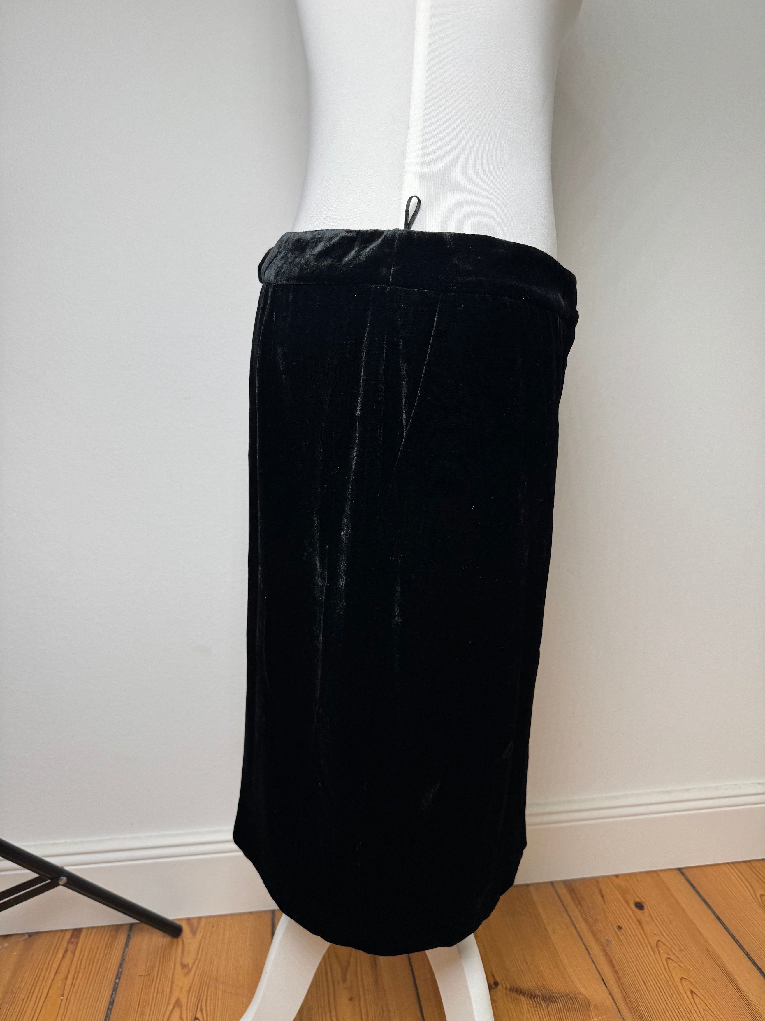 Other Vintage Emilio Pucci Velvet Skirt Black IT40 Size 27" / US 4 / IT 40 - 4 Thumbnail