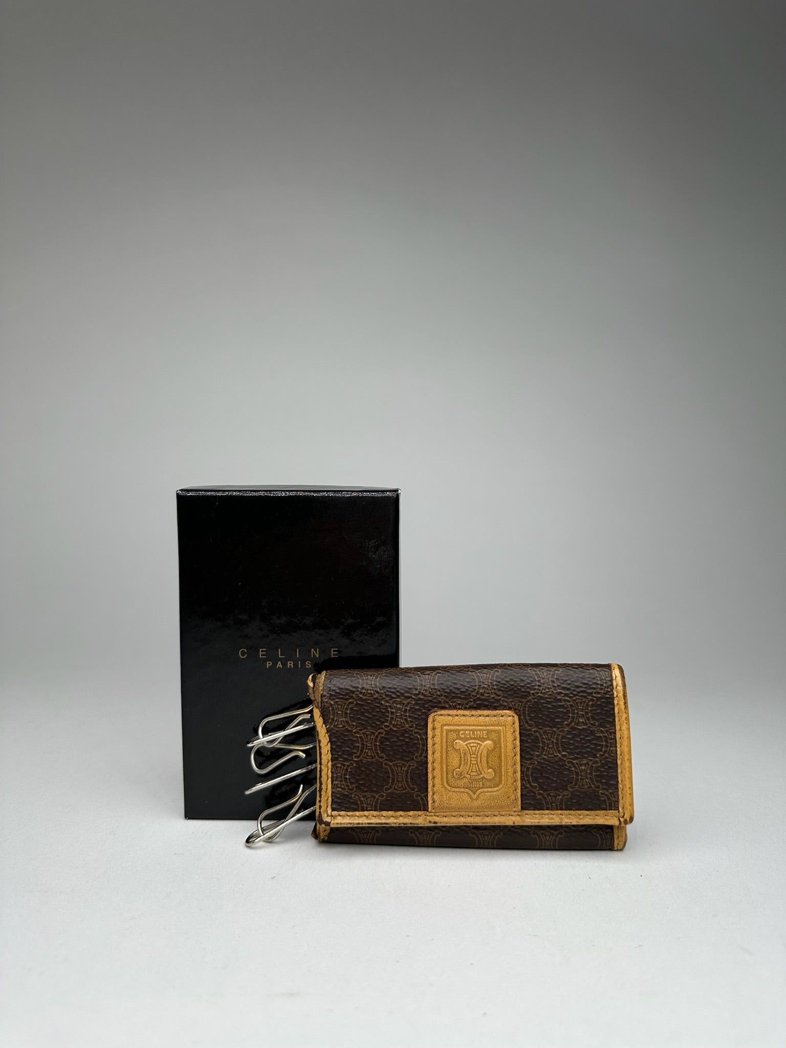 Celine Vintage Paris Leather Key Holder Brown Size ONE SIZE - 9 Thumbnail