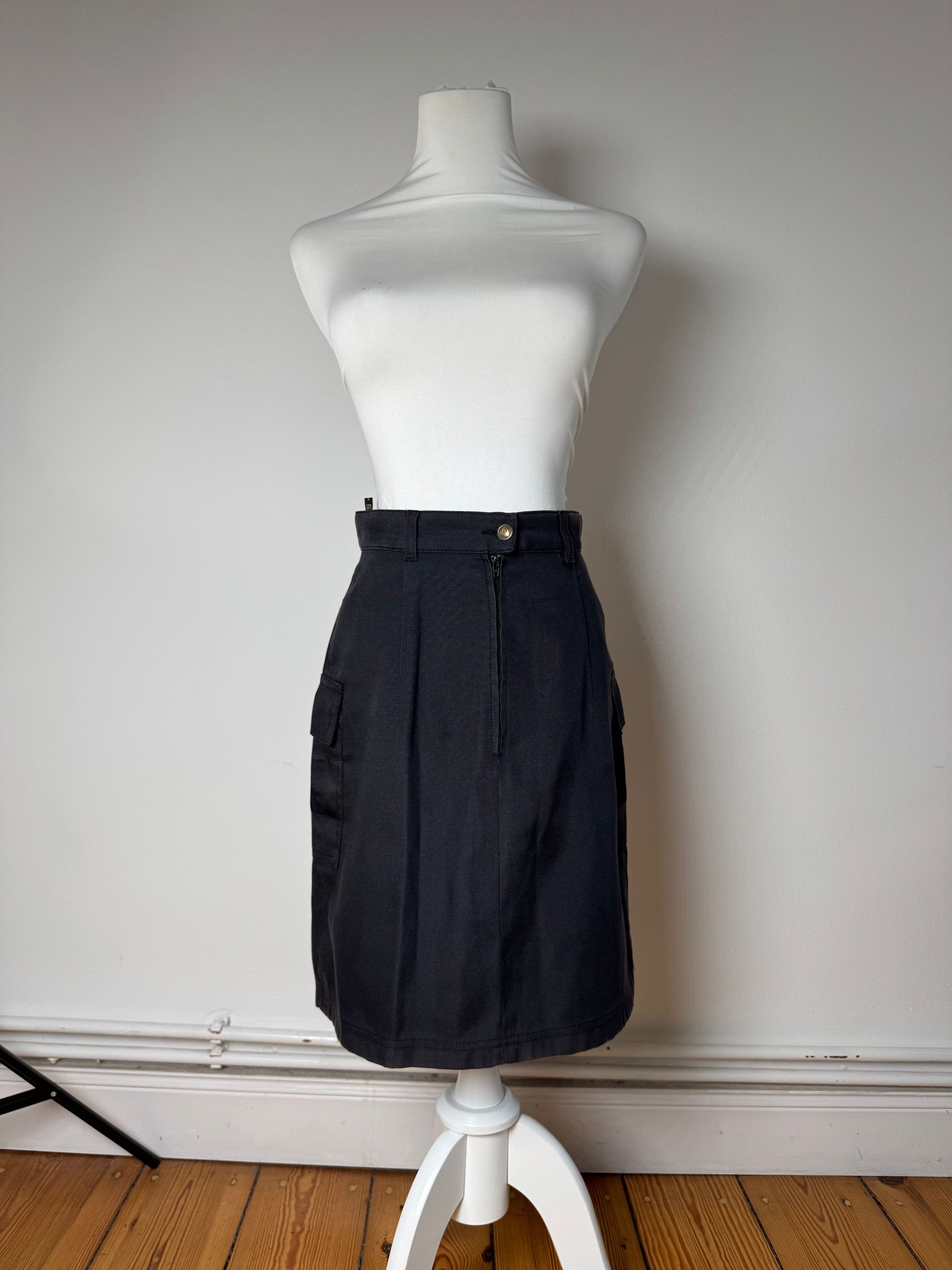 Fendi Vintage Roma Skirt Black M Size 26" / US 2 / IT 38 - 2 Thumbnail