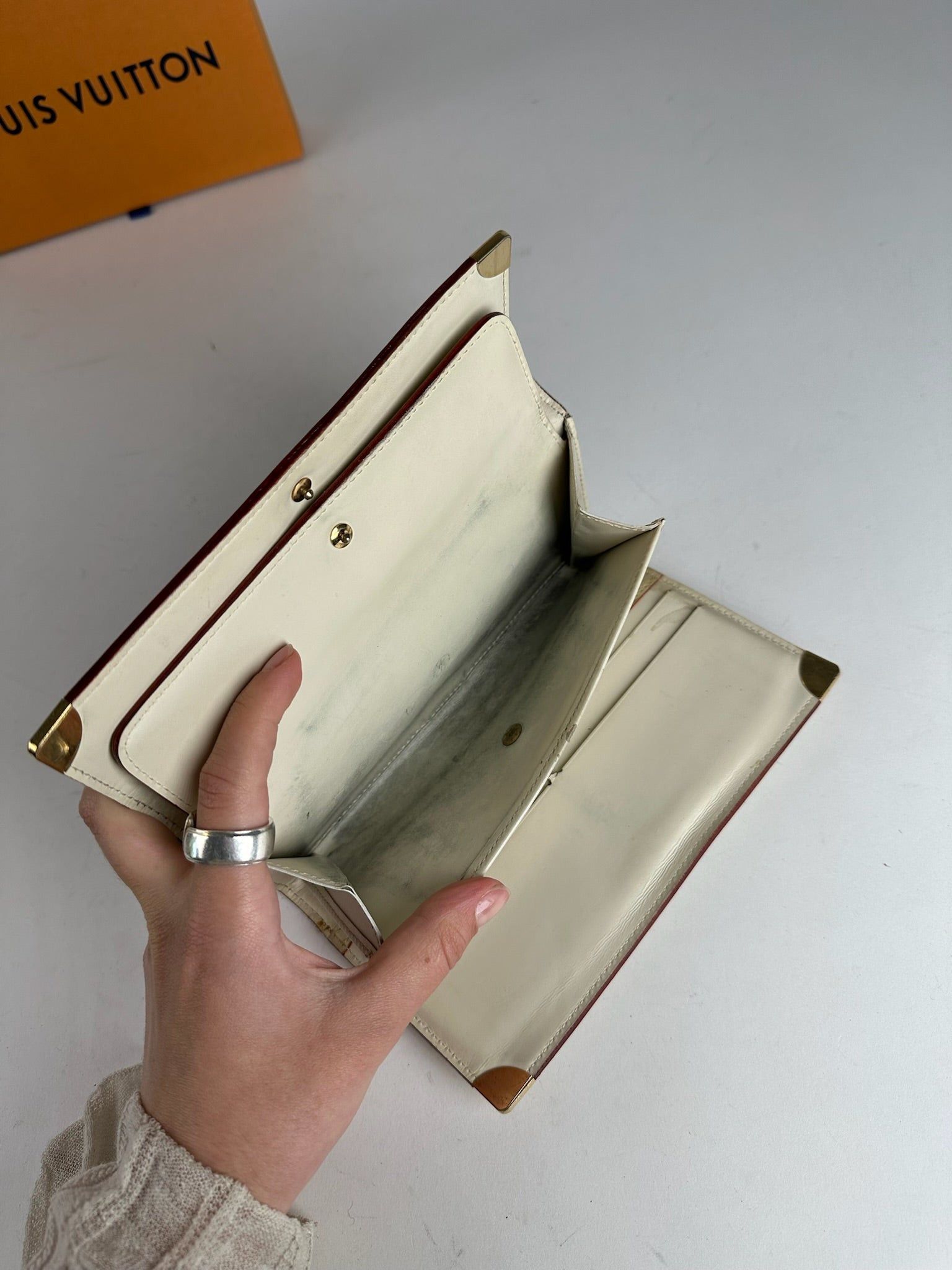 Louis Vuitton Vintage leather wallet white Size ONE SIZE - 5 Thumbnail