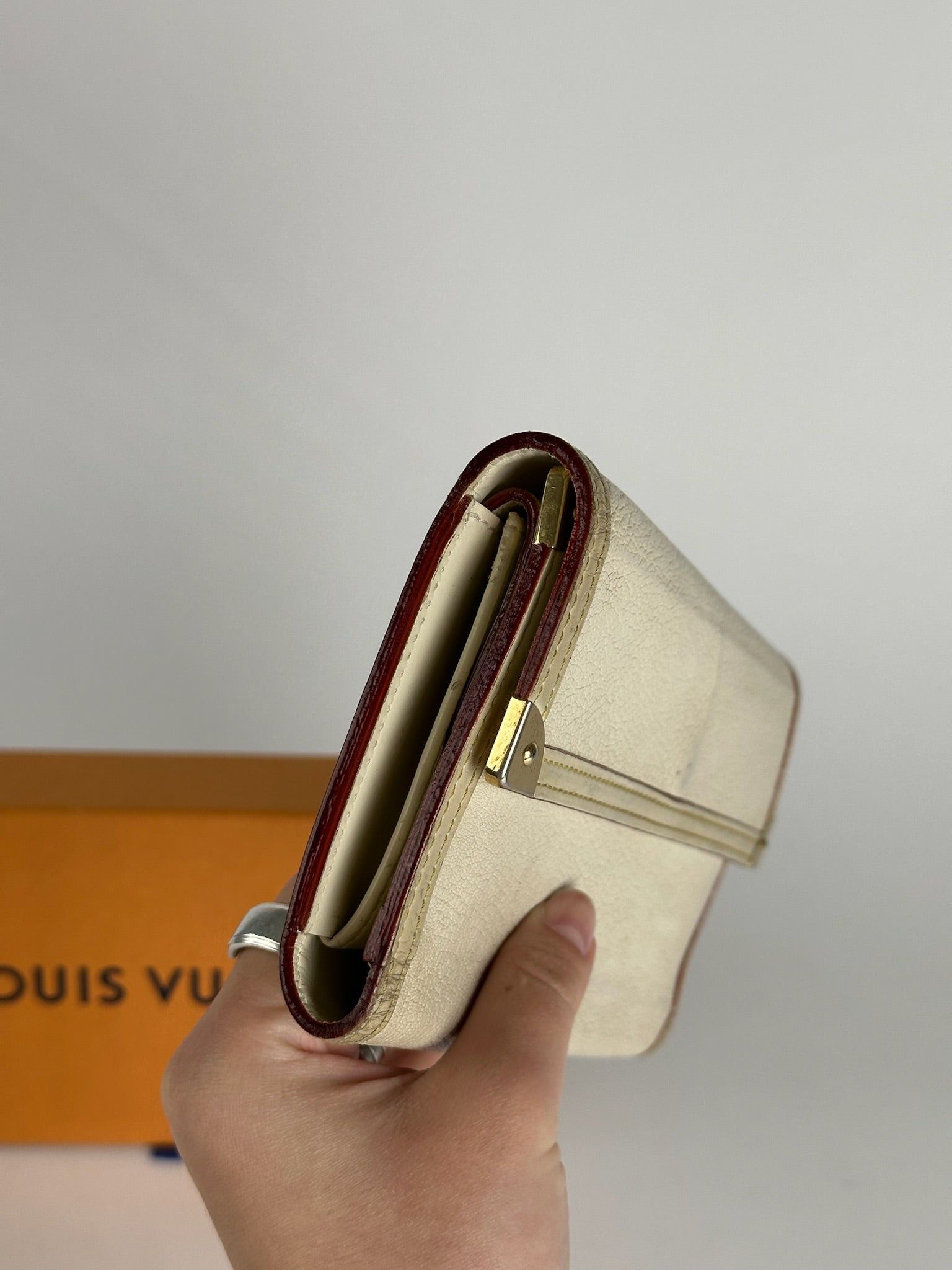 Louis Vuitton Vintage leather wallet white Size ONE SIZE - 7 Thumbnail