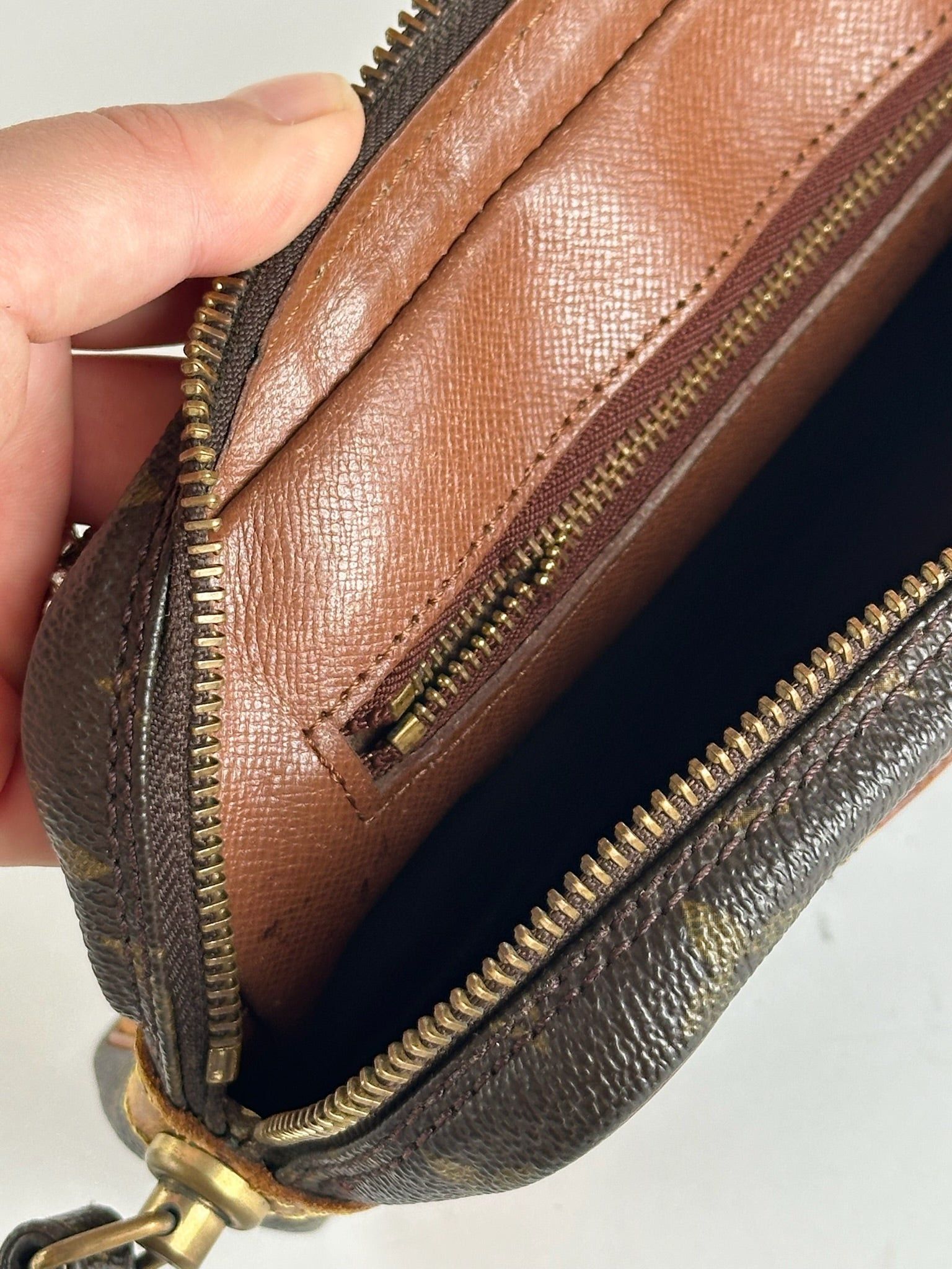 Louis Vuitton Vintage Leather Monogram Clutch Brown Size ONE SIZE - 3 Thumbnail