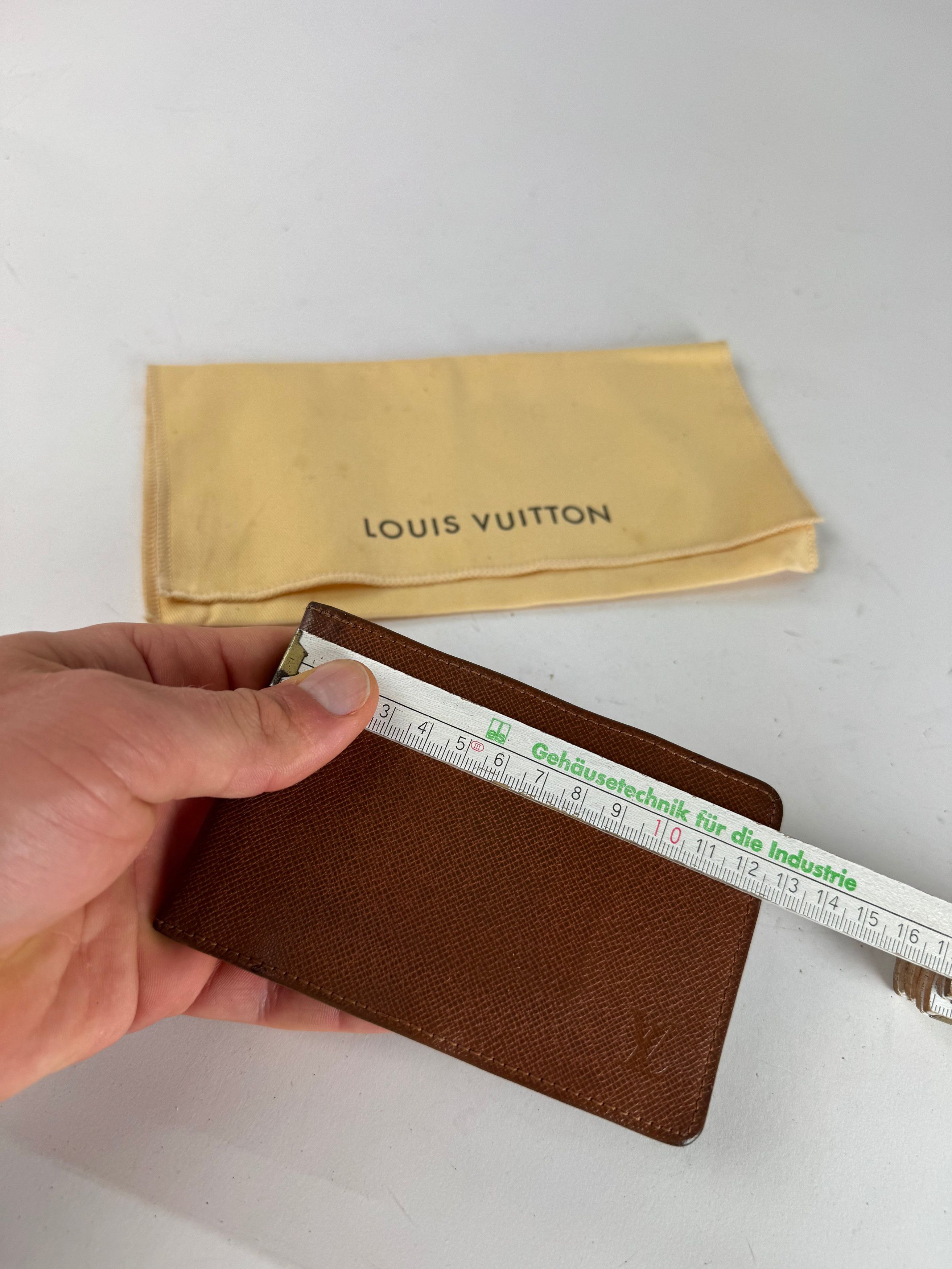 Louis Vuitton Vintage Taiga Leather Card Holder Brown Size ONE SIZE - 5 Thumbnail